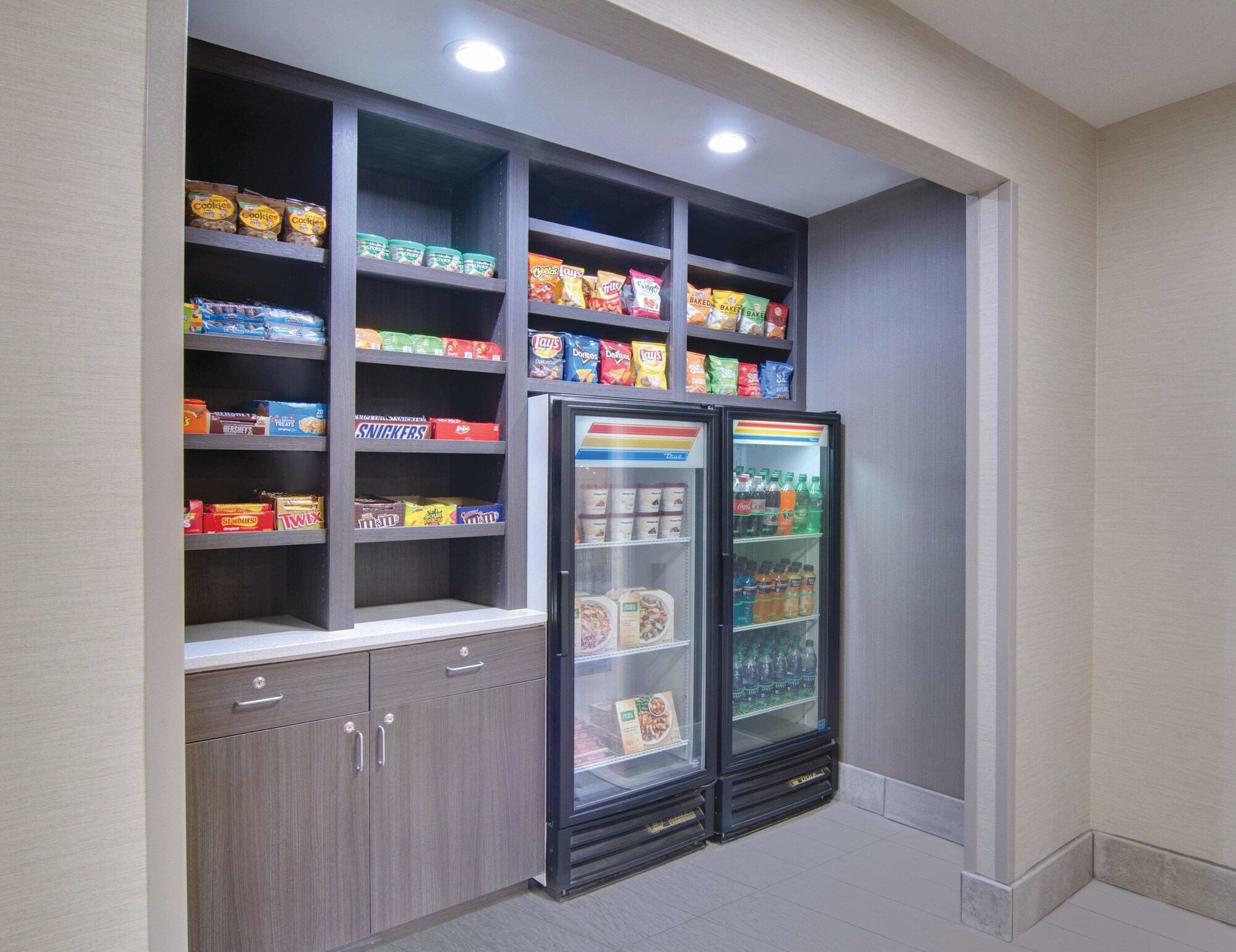 La Quinta Inn & Suites by Wyndham Cleveland Airport West