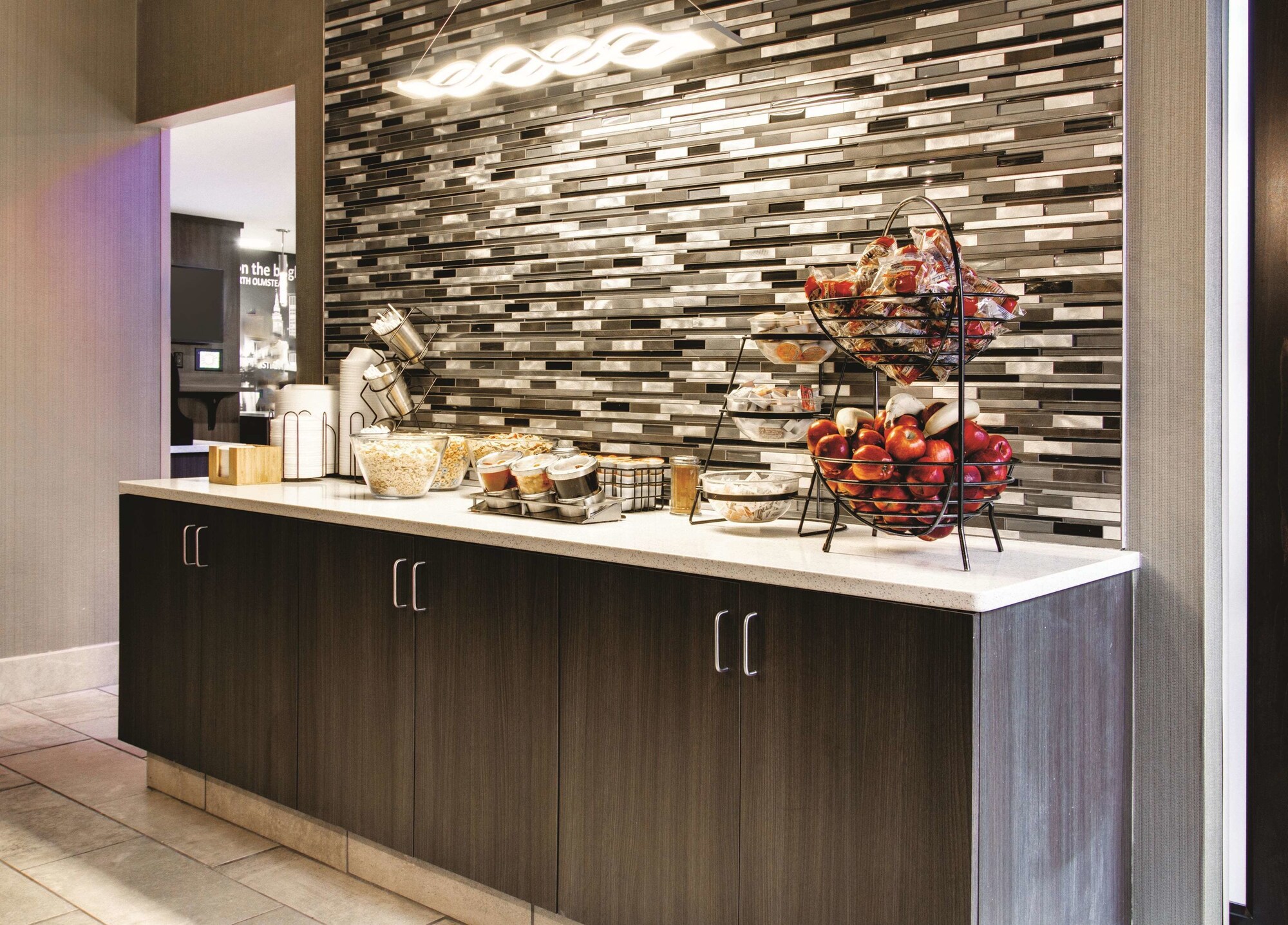 La Quinta Inn & Suites by Wyndham Cleveland Airport West