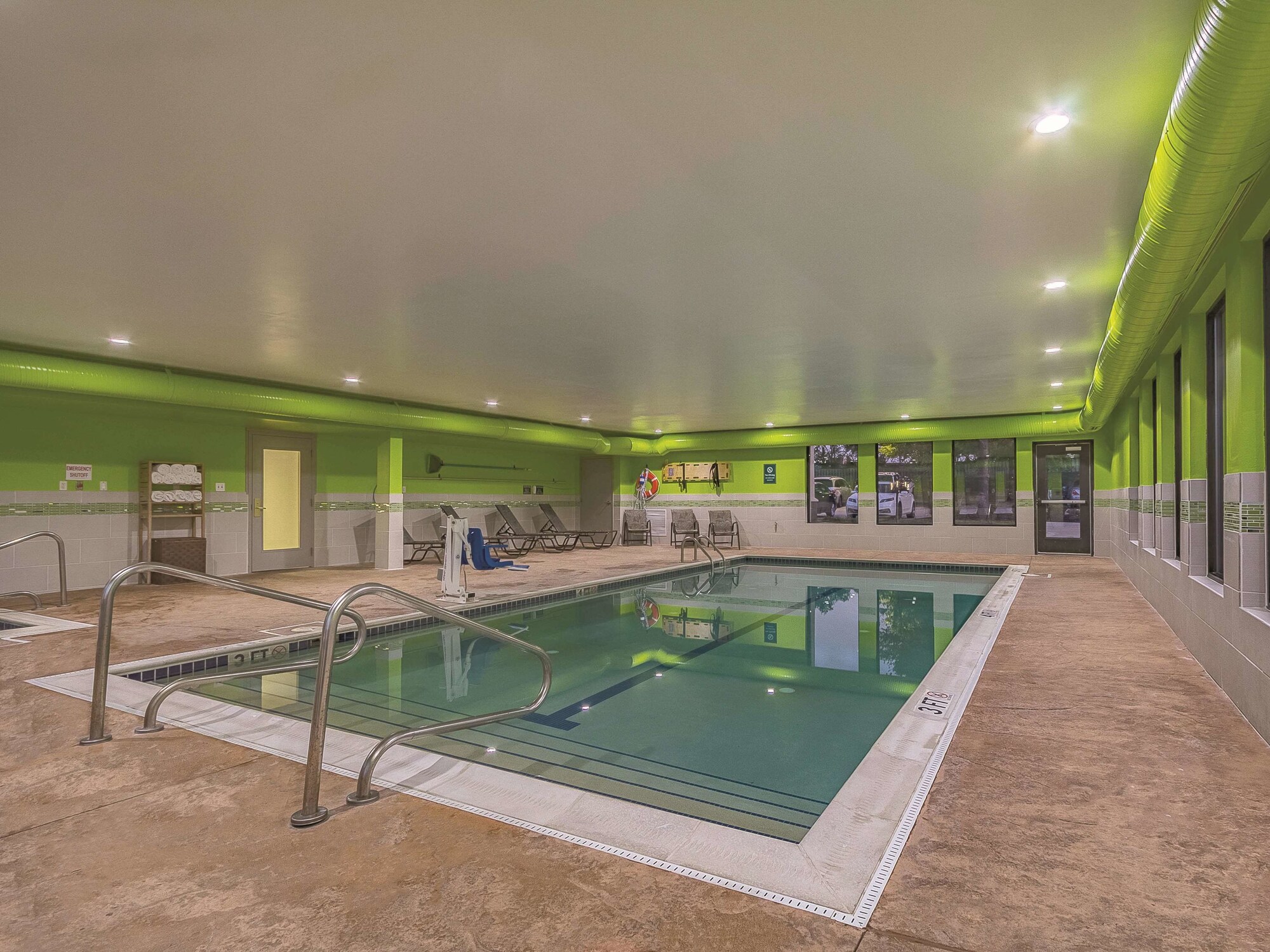 La Quinta Inn & Suites by Wyndham Cleveland Airport West