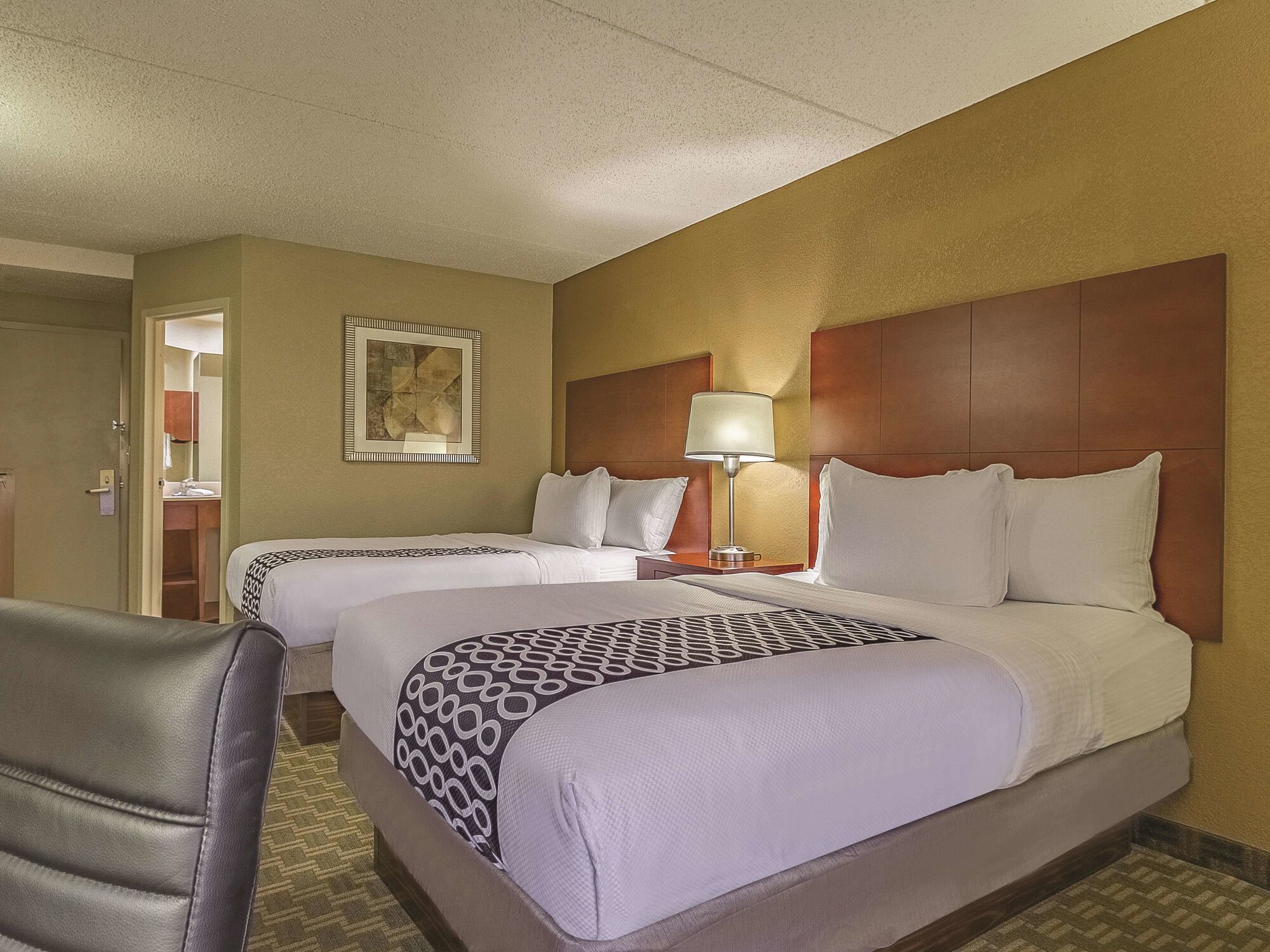La Quinta Inn & Suites by Wyndham Cleveland Airport West