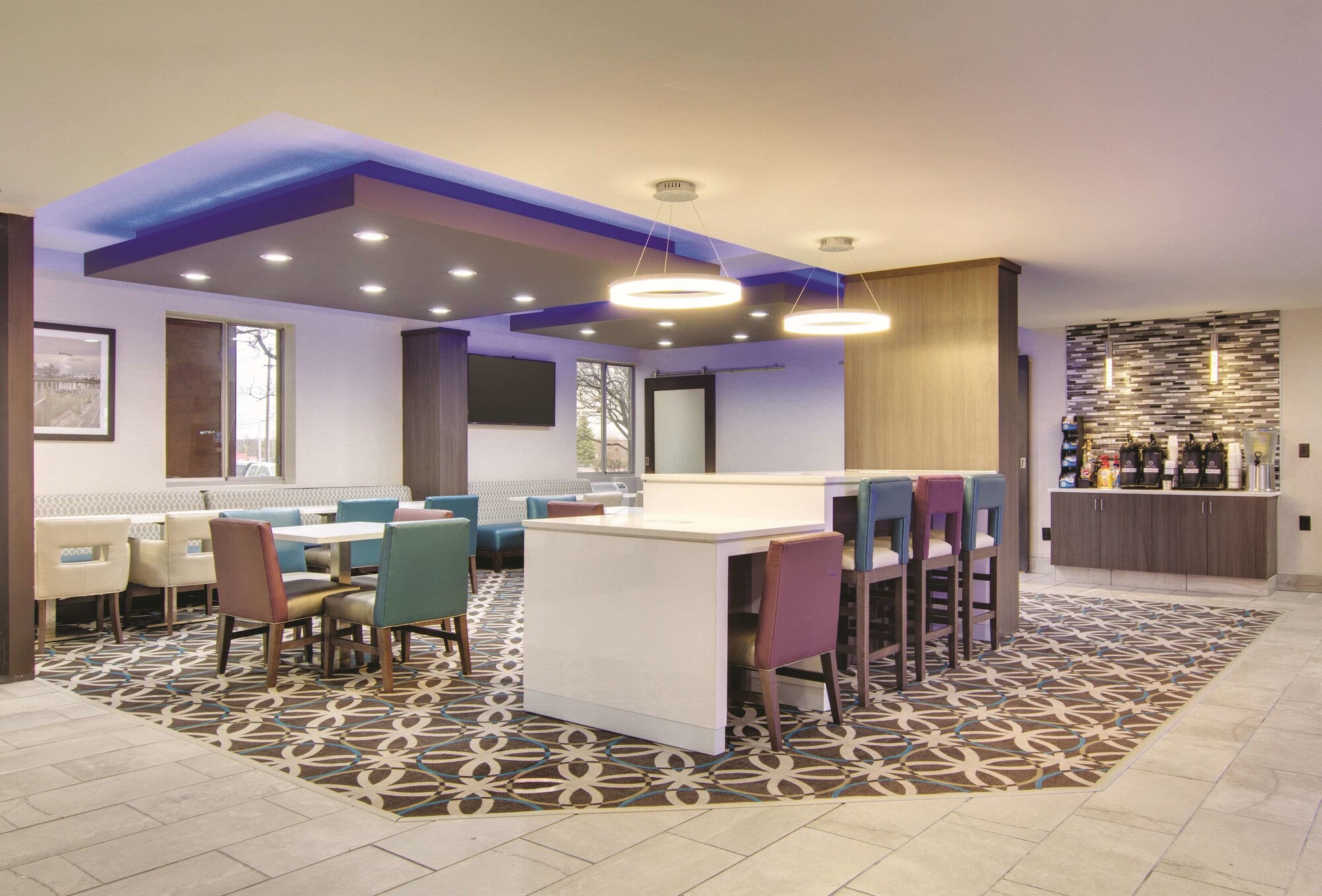 La Quinta Inn & Suites by Wyndham Cleveland Airport West