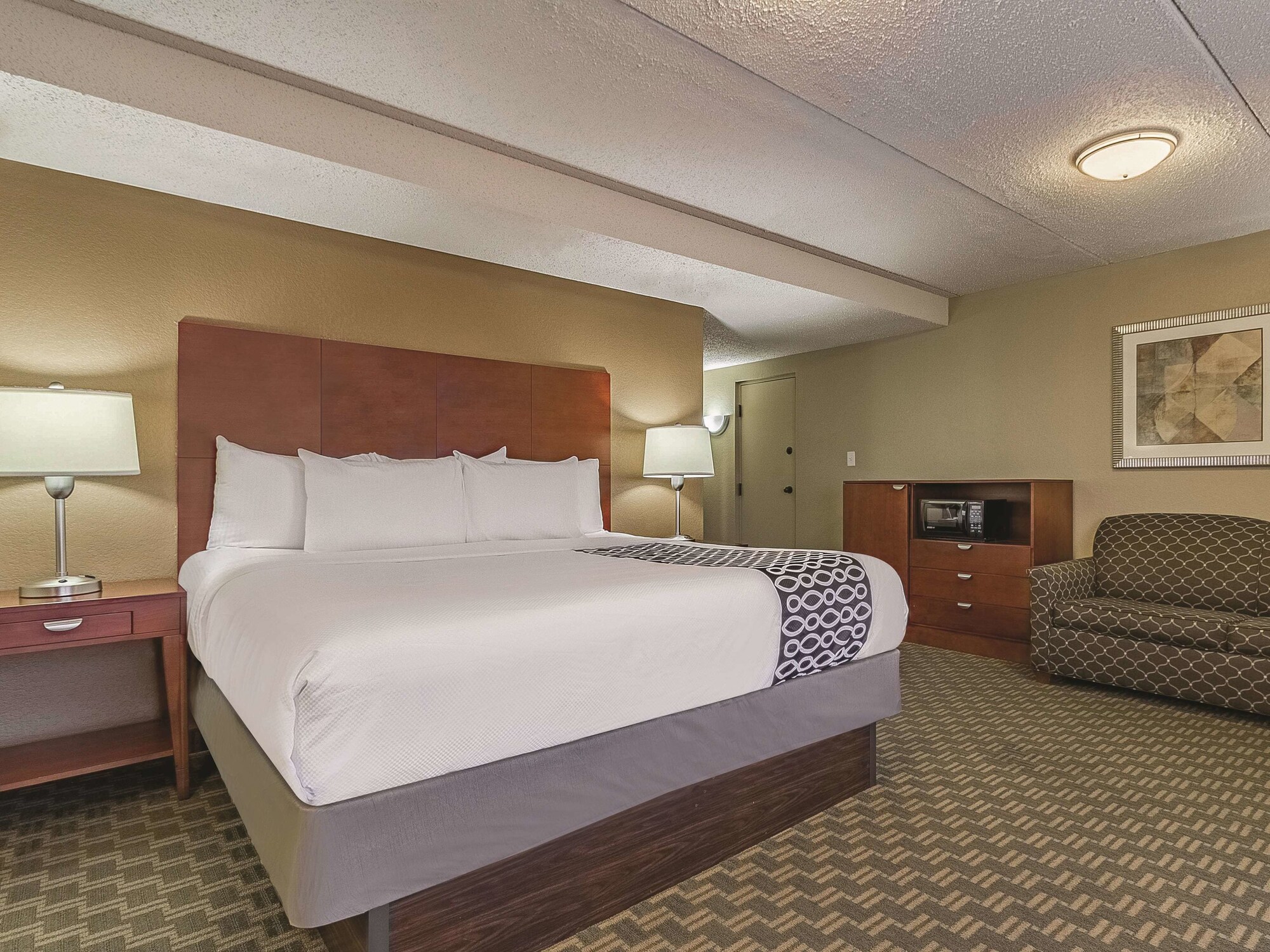 La Quinta Inn & Suites by Wyndham Cleveland Airport West