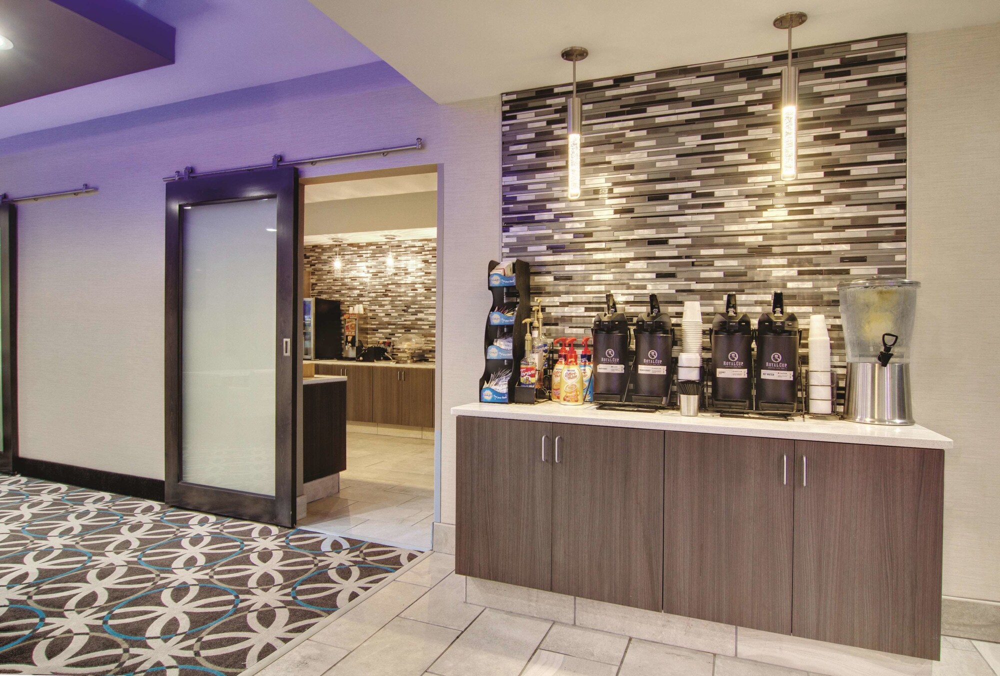 La Quinta Inn & Suites by Wyndham Cleveland Airport West