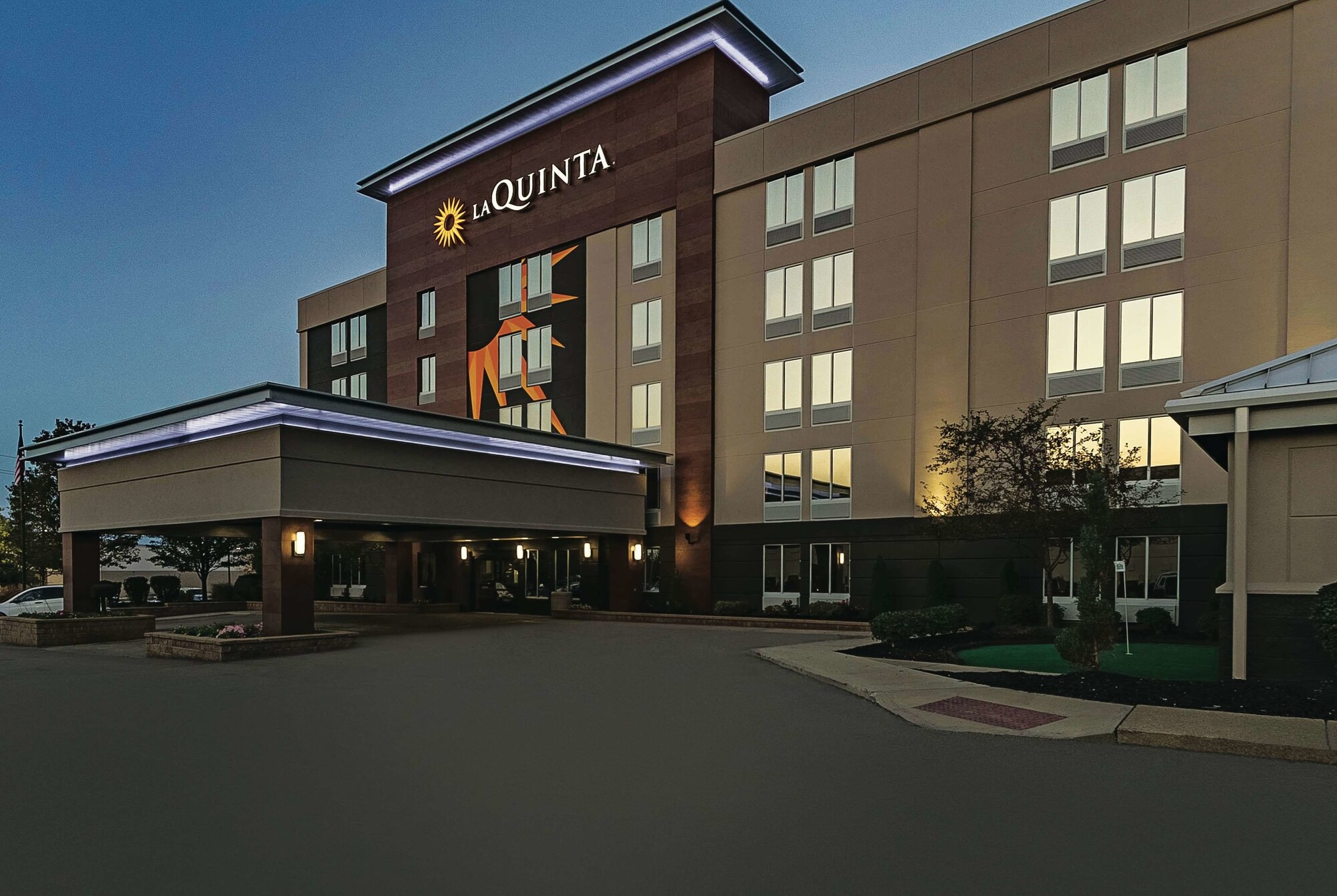 La Quinta Inn & Suites by Wyndham Cleveland Airport West