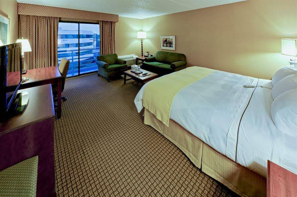 Radisson Hotel Cleveland Airport West