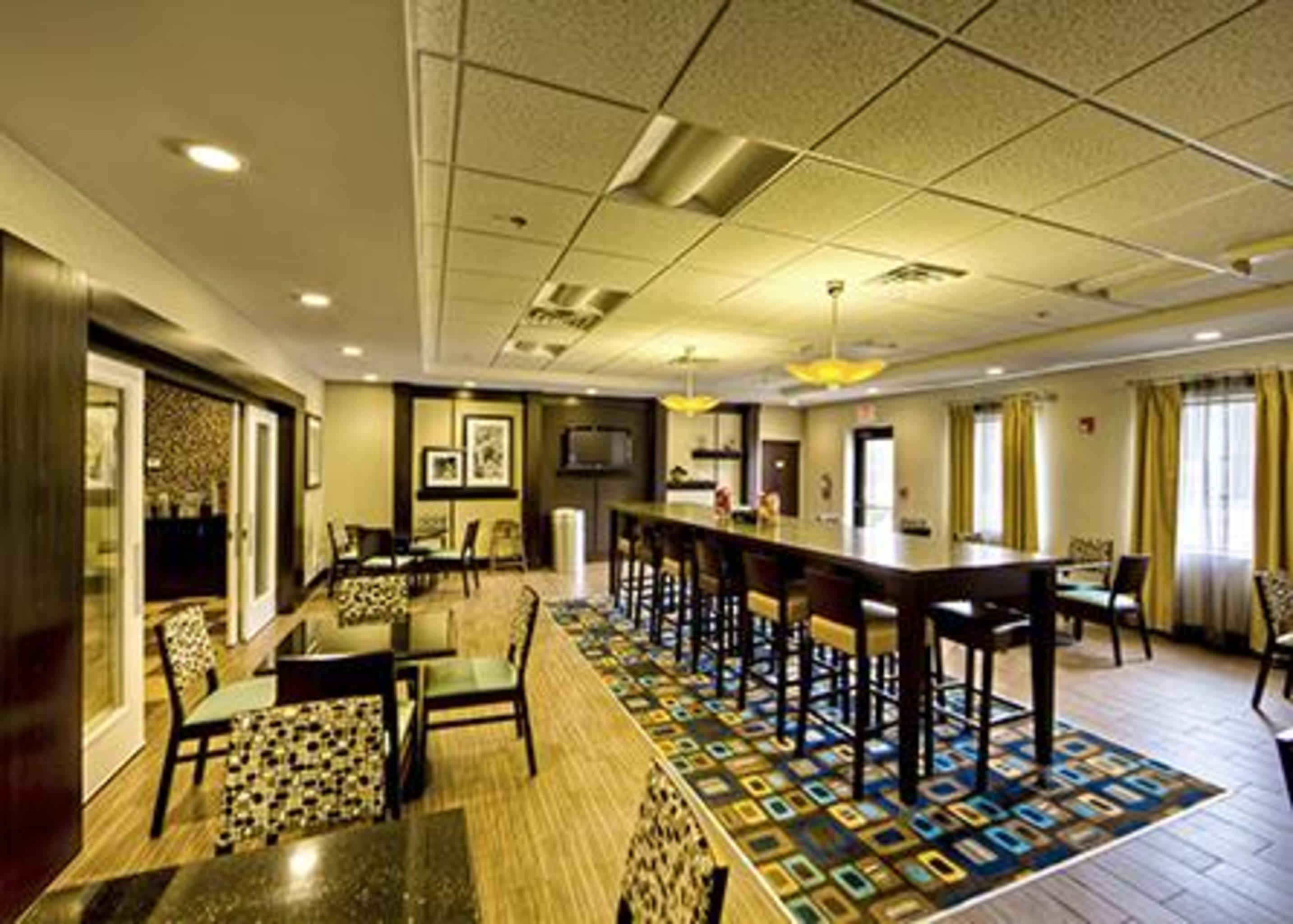 Hampton Inn & Suites Oakwood Village-Cleveland