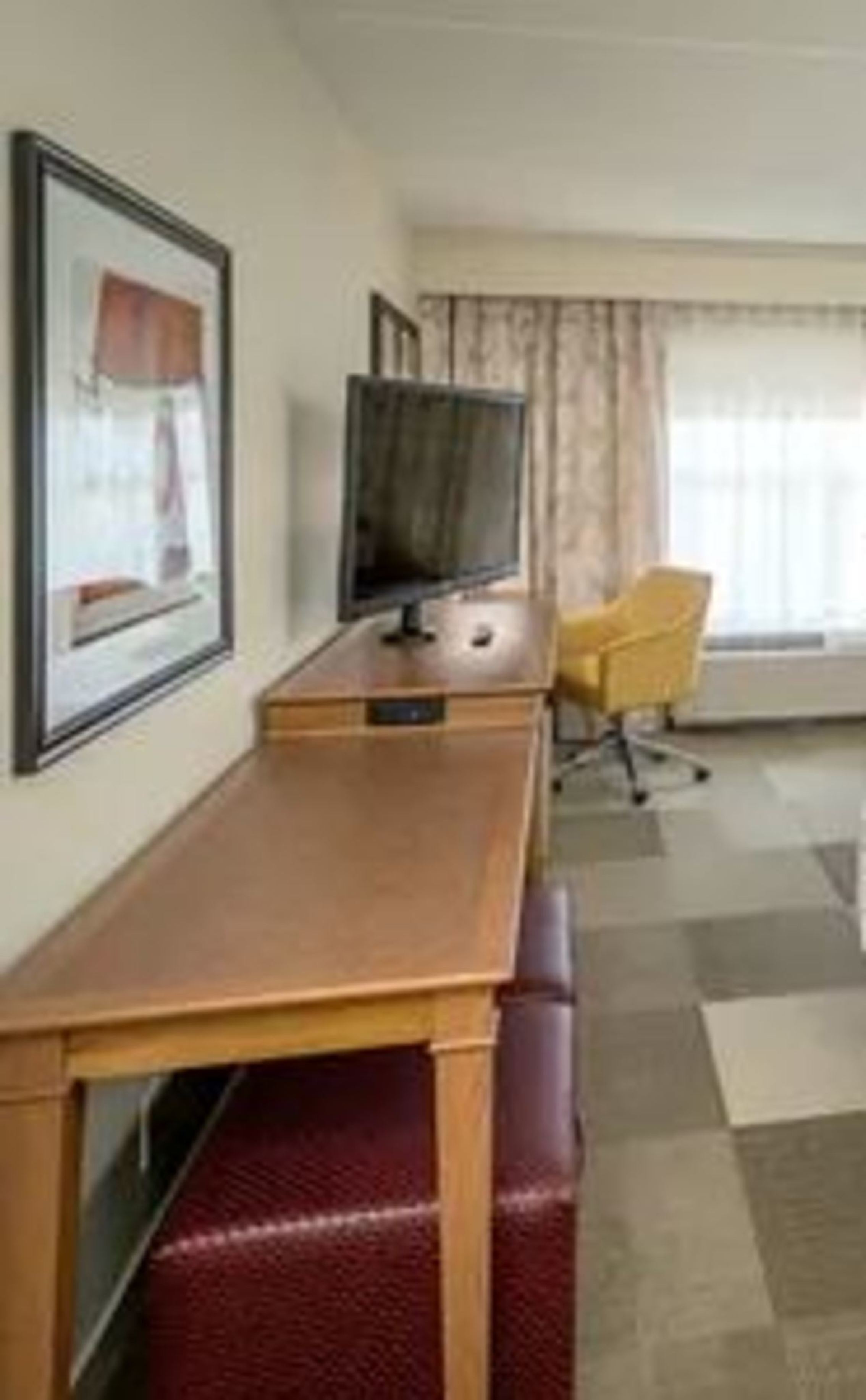 Hampton Inn & Suites Oakwood Village-Cleveland
