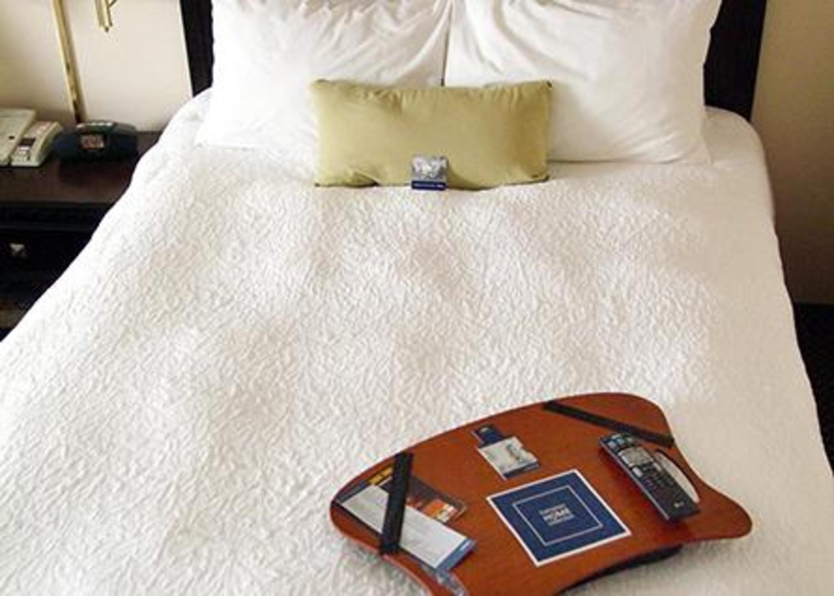 Hampton Inn & Suites Oakwood Village-Cleveland