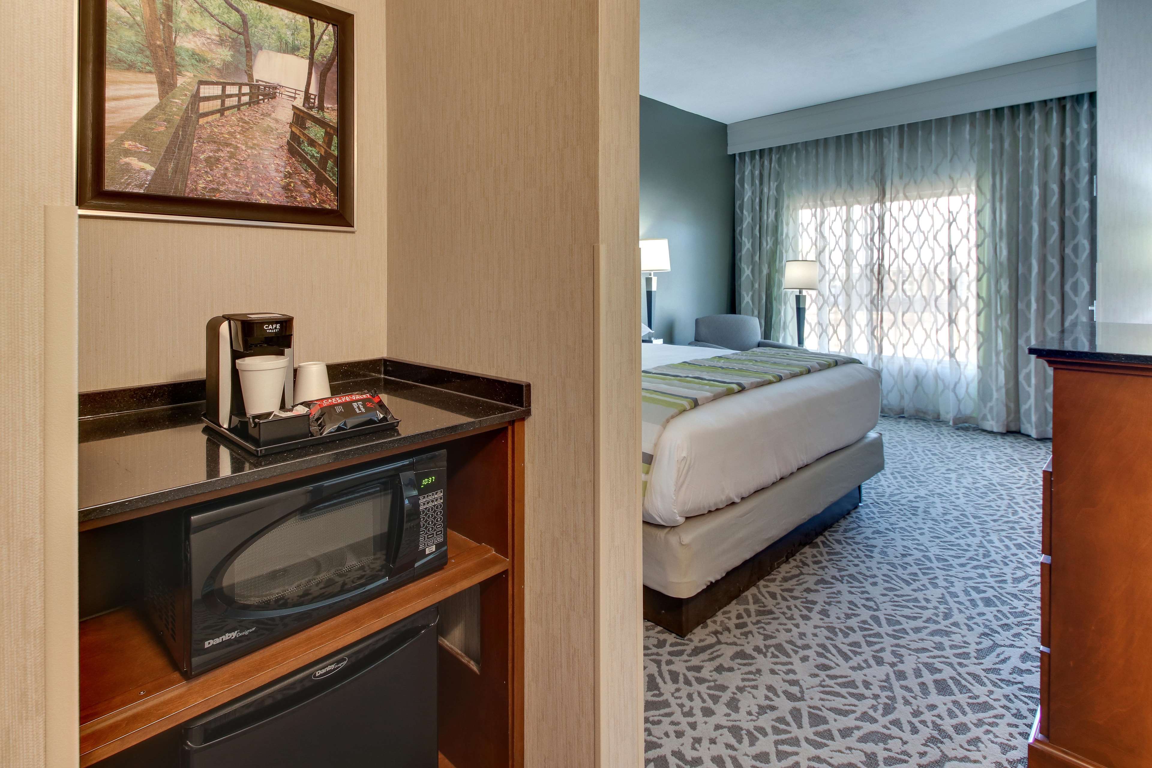 Drury Inn & Suites Cleveland Beachwood