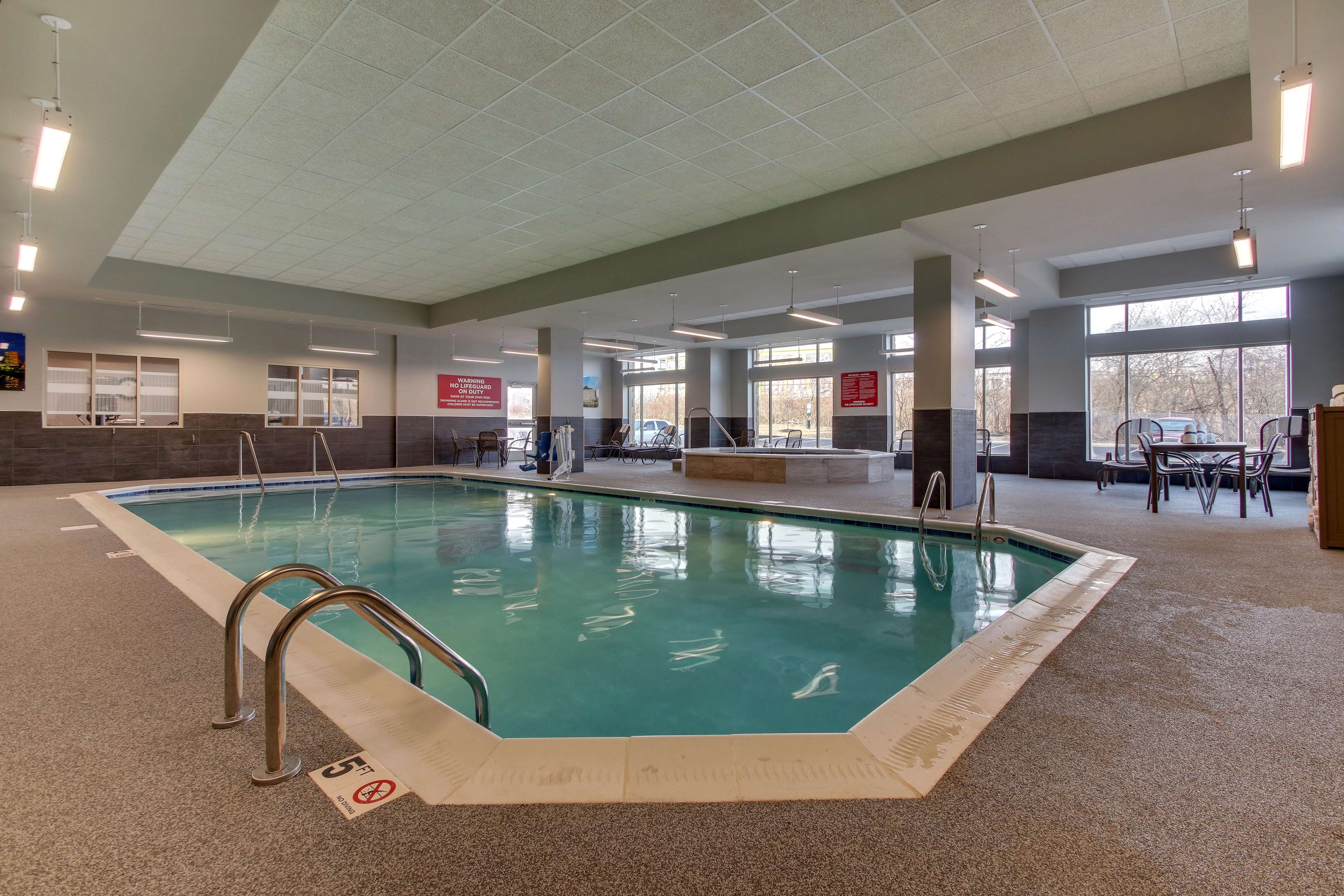 Drury Inn & Suites Cleveland Beachwood