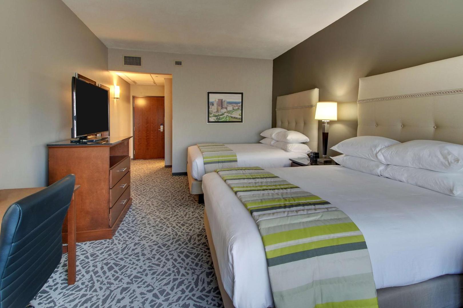 Drury Inn & Suites Cleveland Beachwood