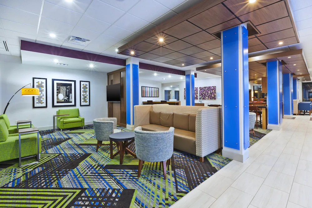 Holiday Inn Express & Suites Painesville - Concord