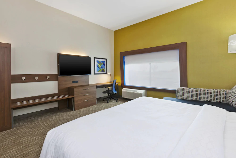 Holiday Inn Express & Suites Painesville - Concord