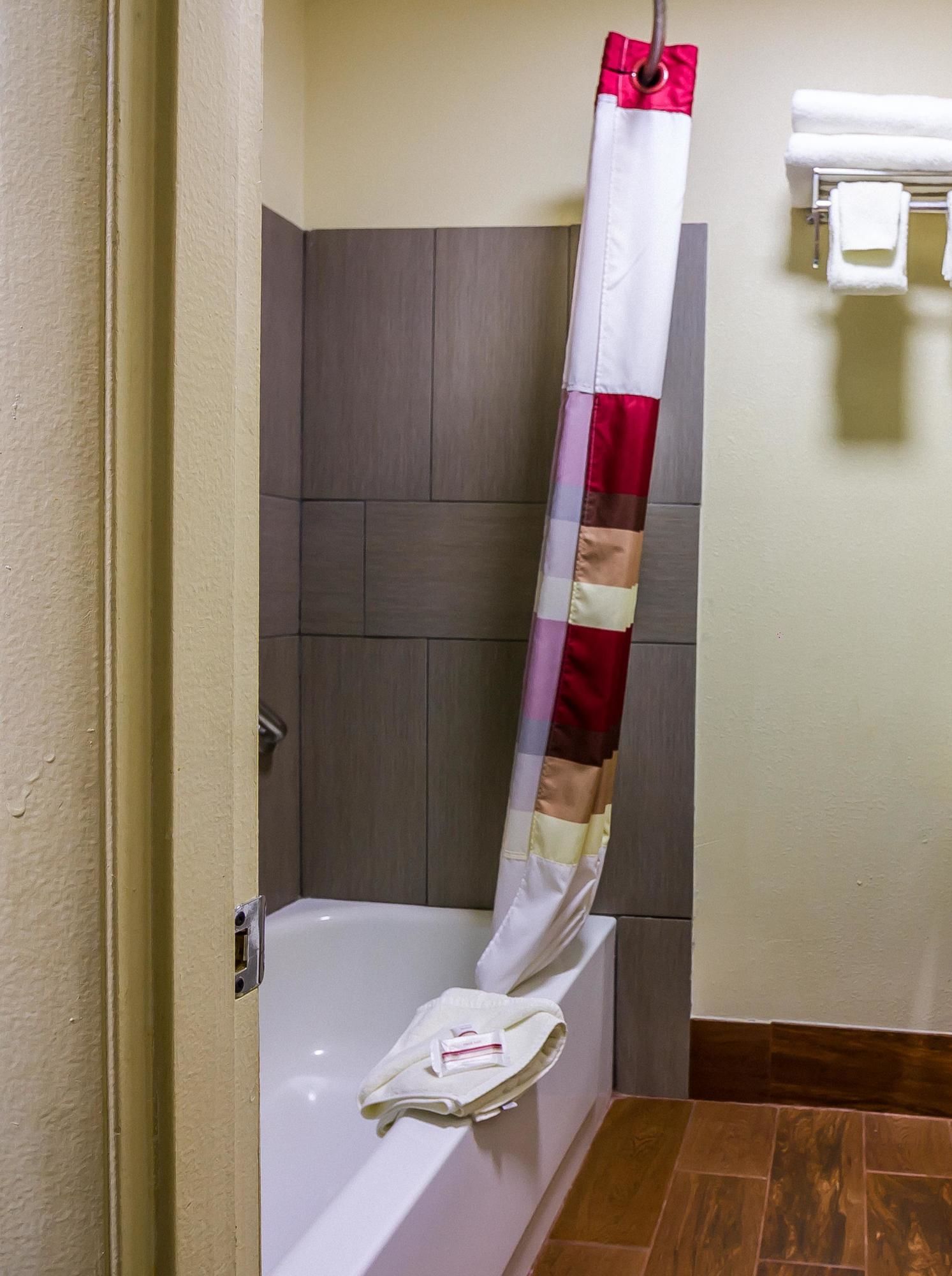 Red Roof Inn & Suites Piqua