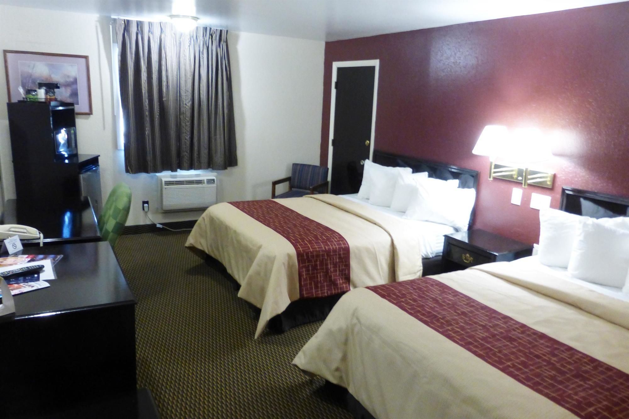 Red Roof Inn & Suites Piqua