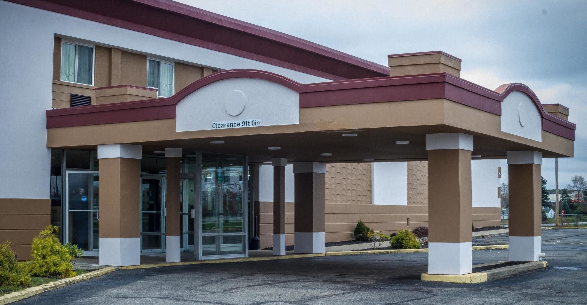 Red Roof Inn & Suites Piqua
