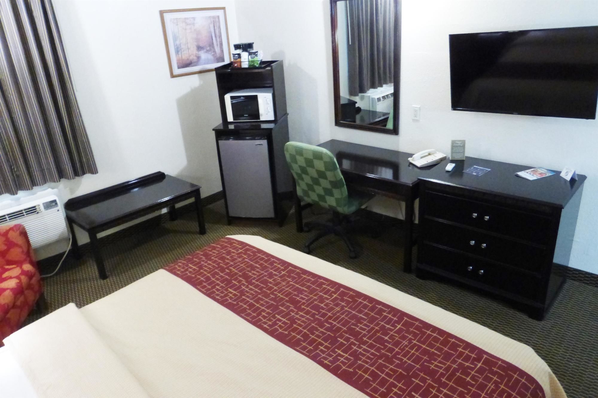 Red Roof Inn & Suites Piqua