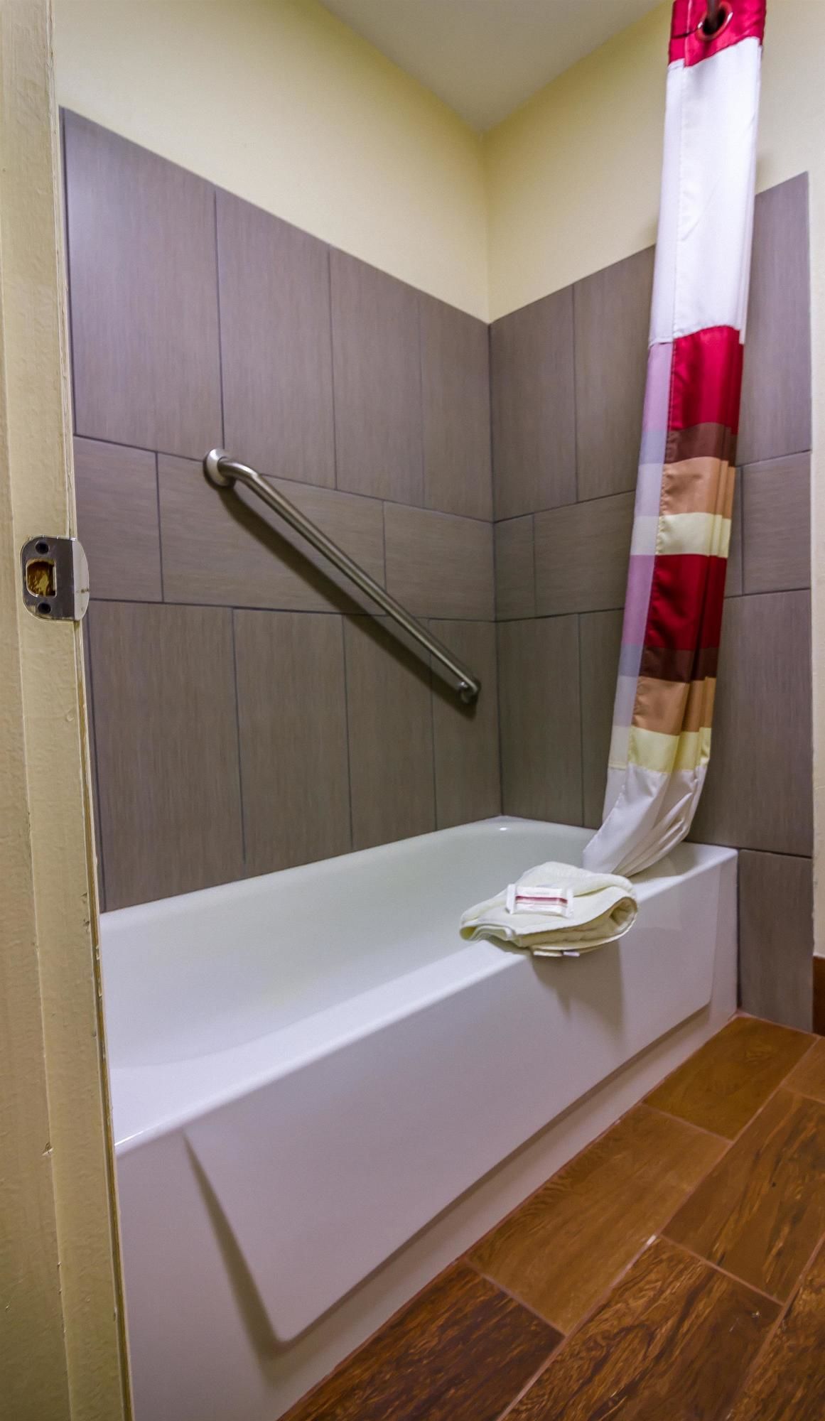 Red Roof Inn & Suites Piqua