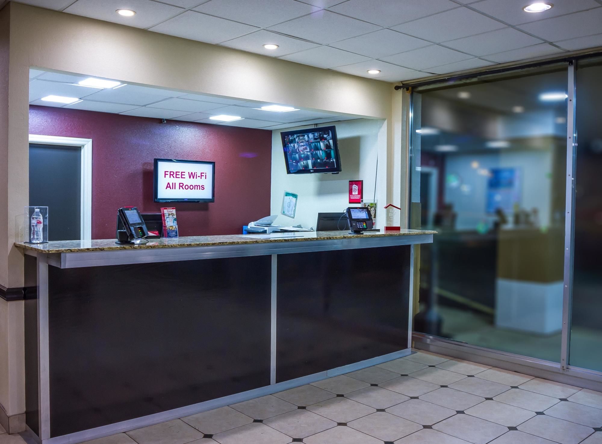 Red Roof Inn & Suites Piqua