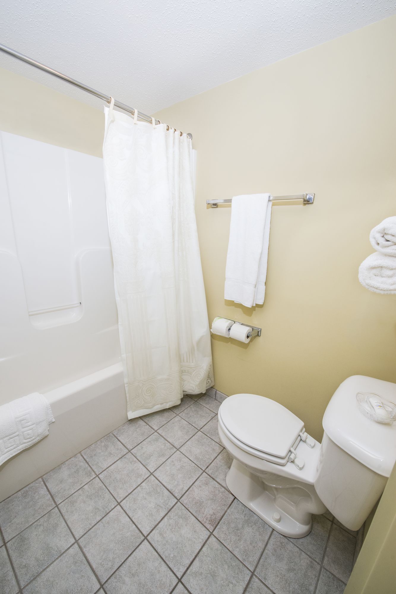 OurGuest Inn and Suites Downtown