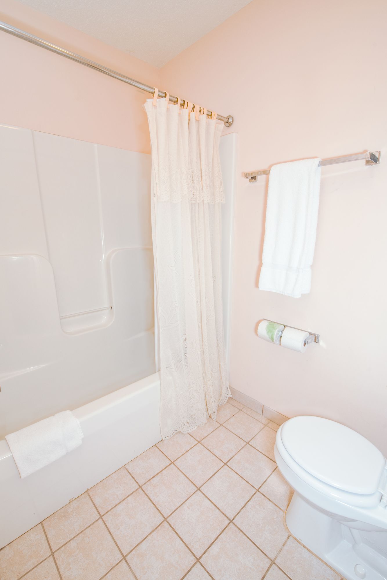 OurGuest Inn and Suites Downtown