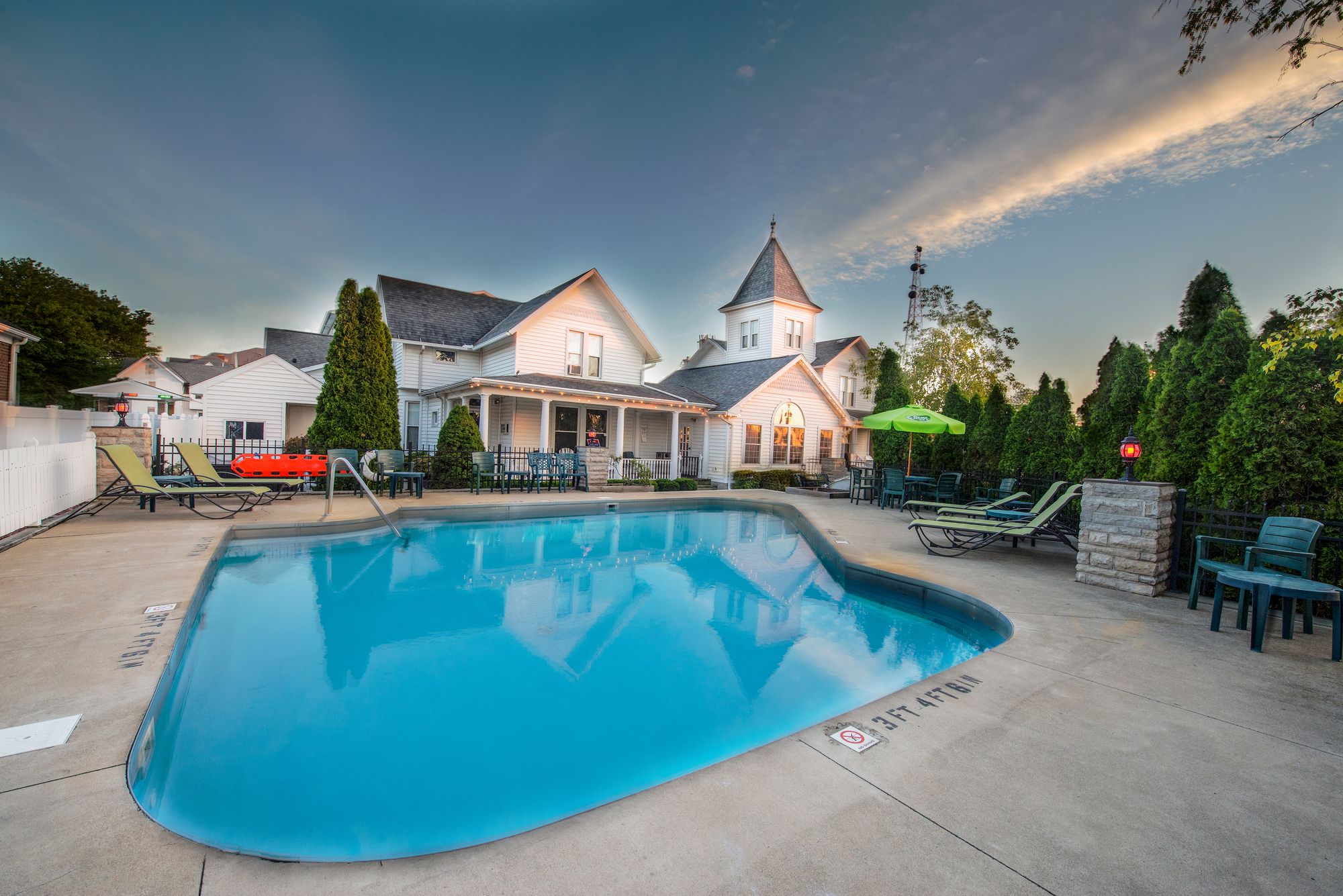 OurGuest Inn and Suites Downtown