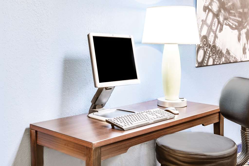 Super 8 by Wyndham Port Clinton