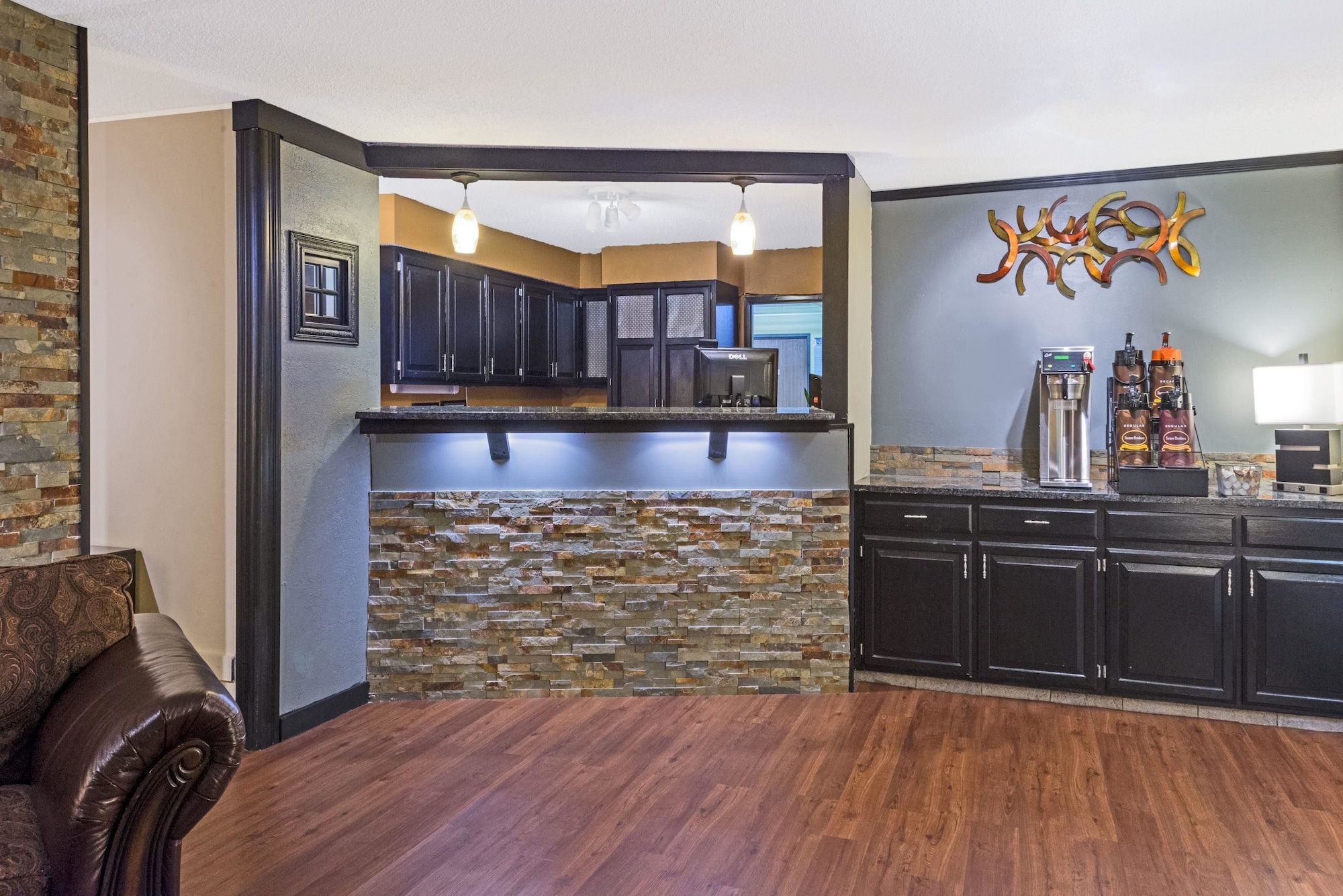 Super 8 by Wyndham Portsmouth