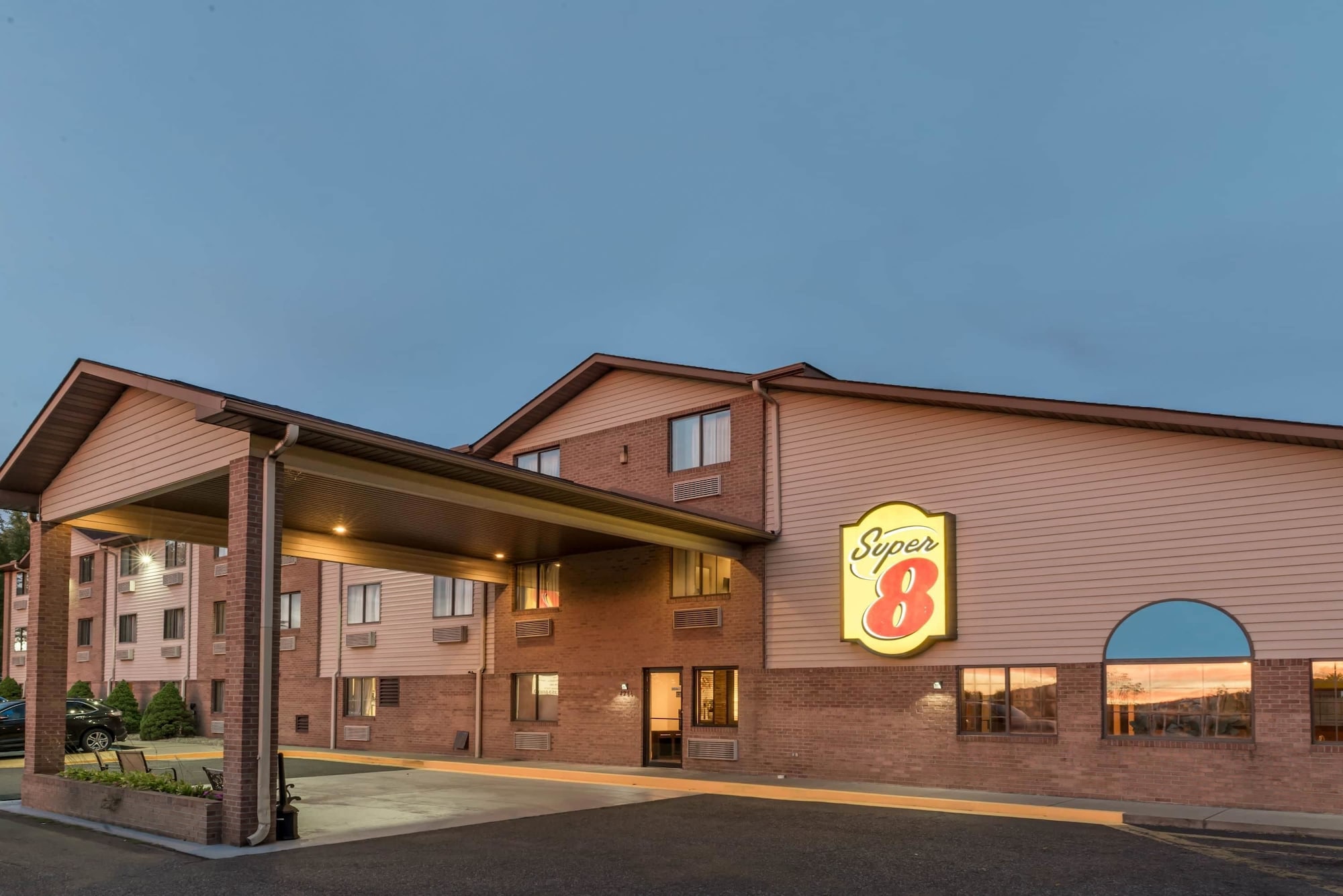 Super 8 by Wyndham Portsmouth