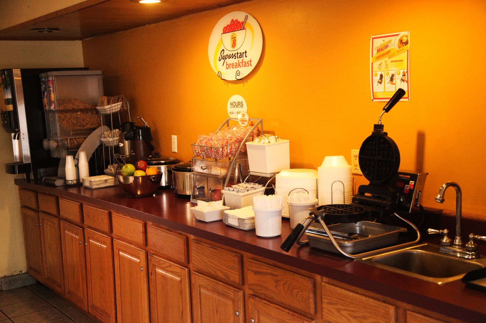 Super 8 by Wyndham Portsmouth