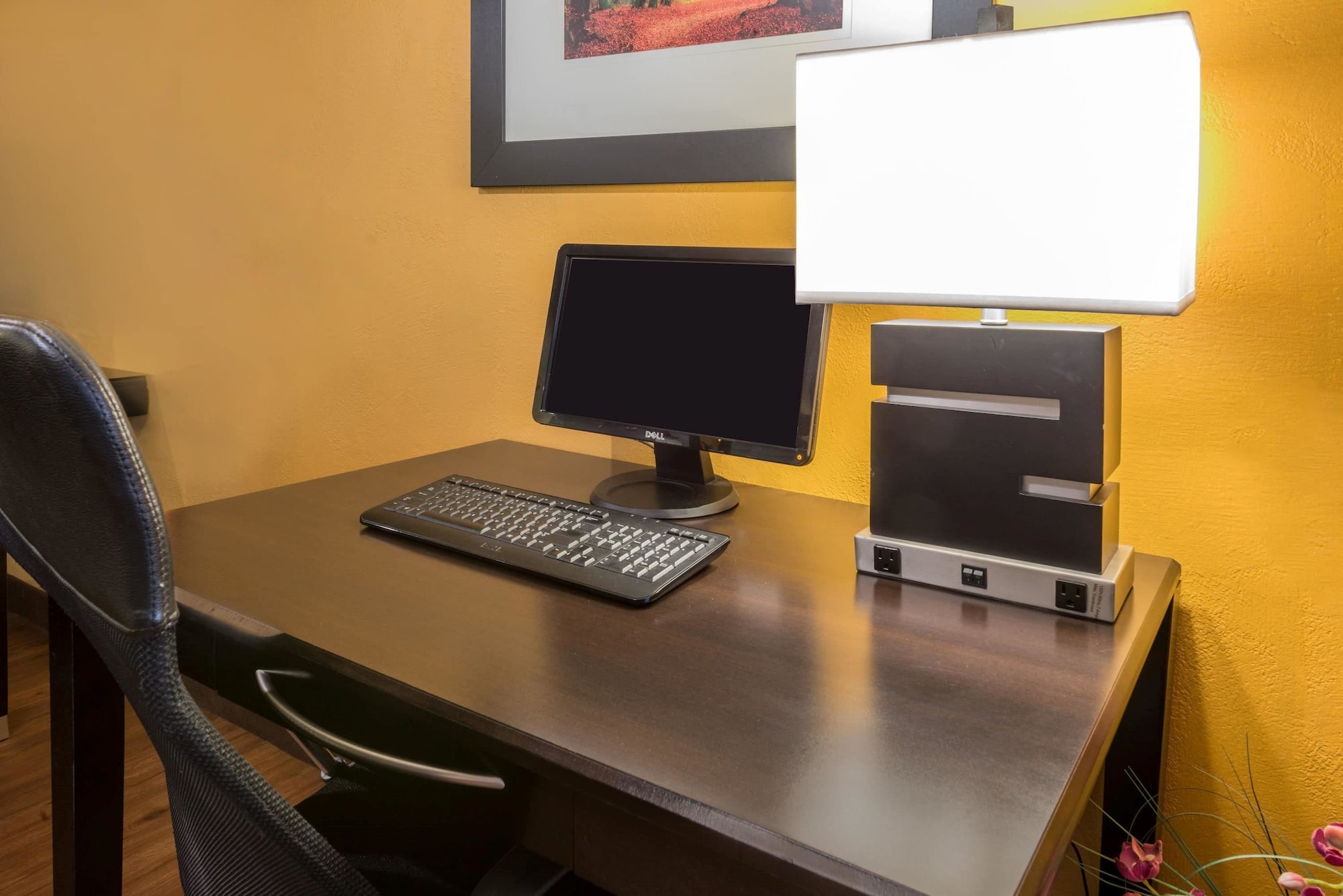 Super 8 by Wyndham Portsmouth