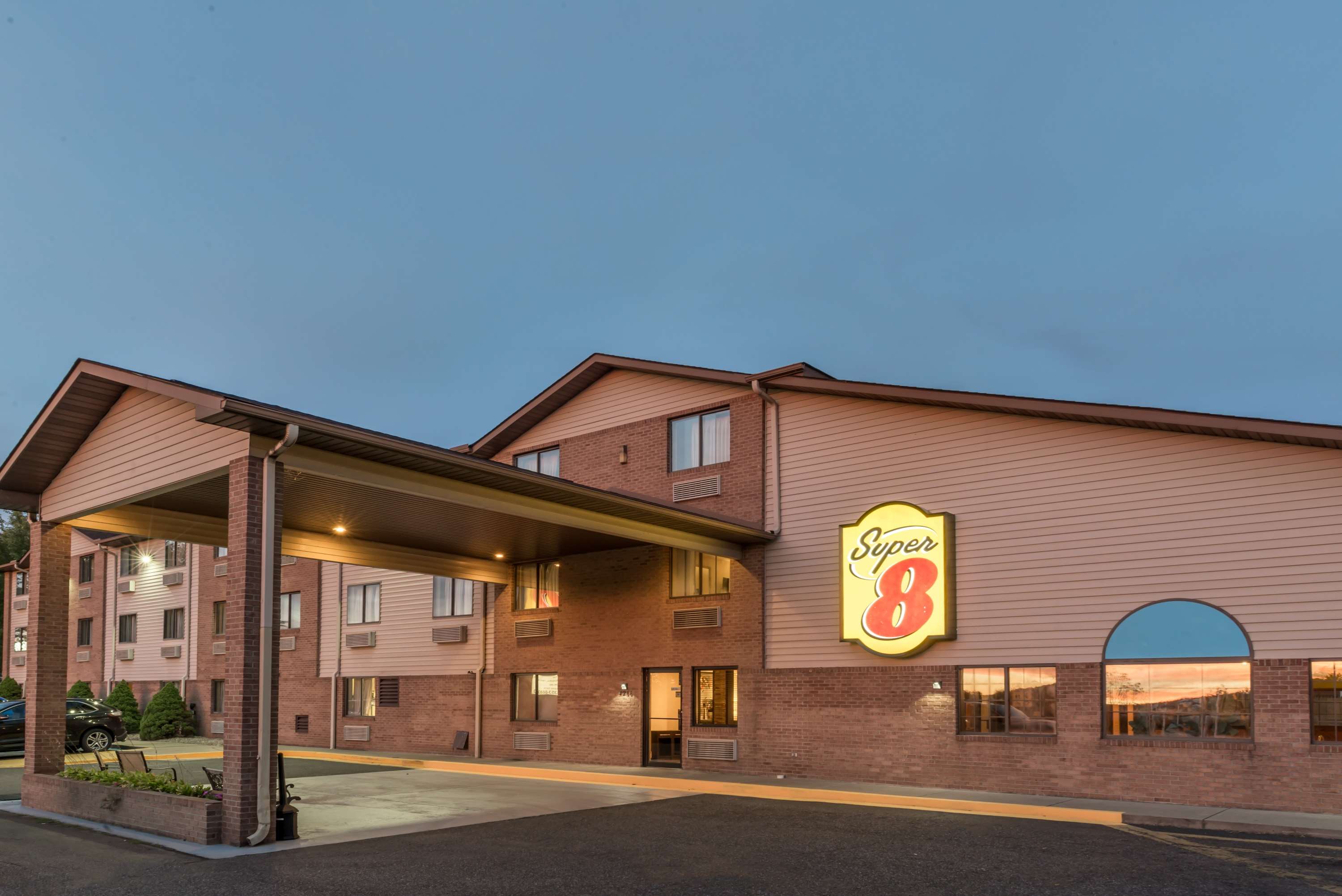 Super 8 by Wyndham Portsmouth