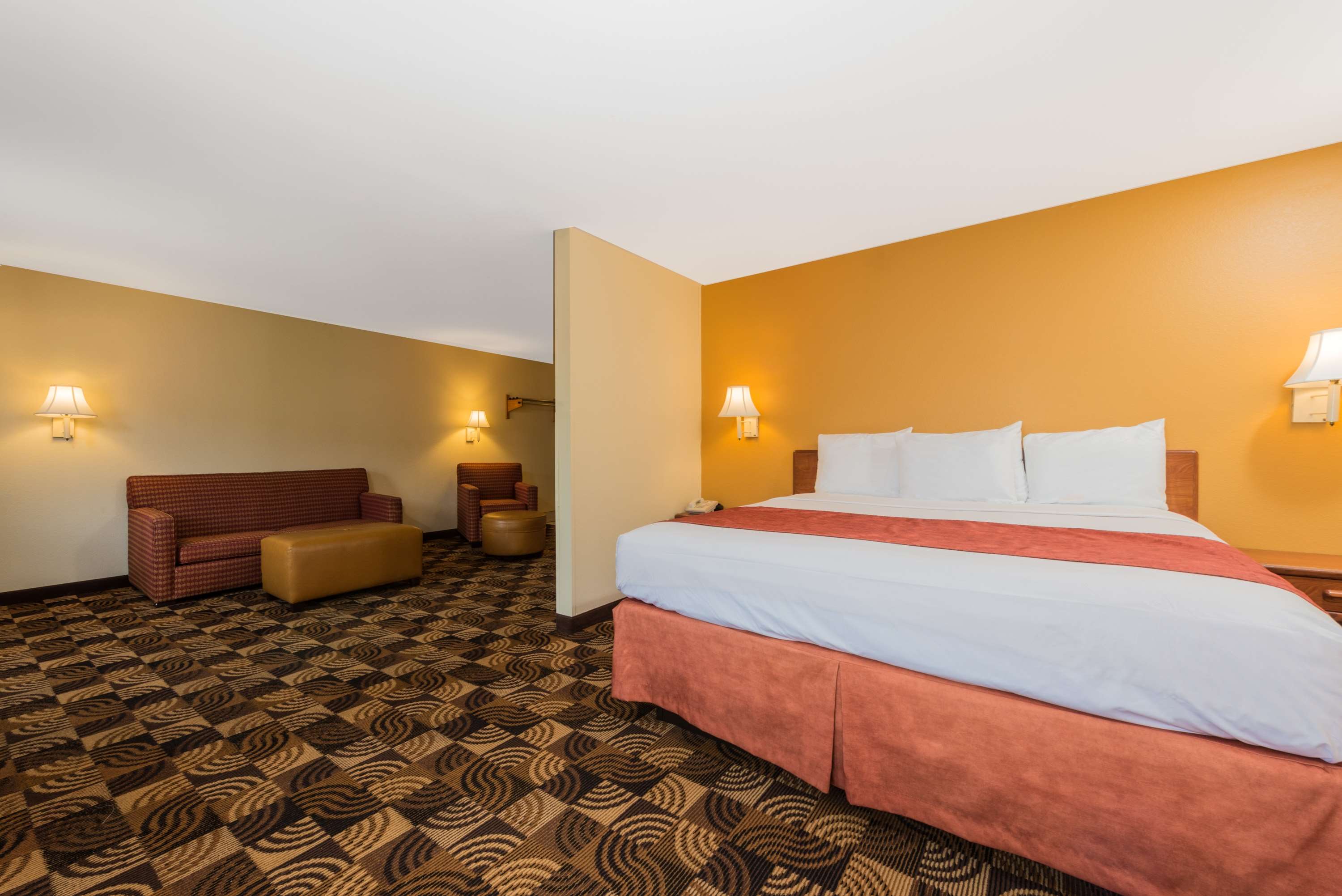 Super 8 by Wyndham Portsmouth