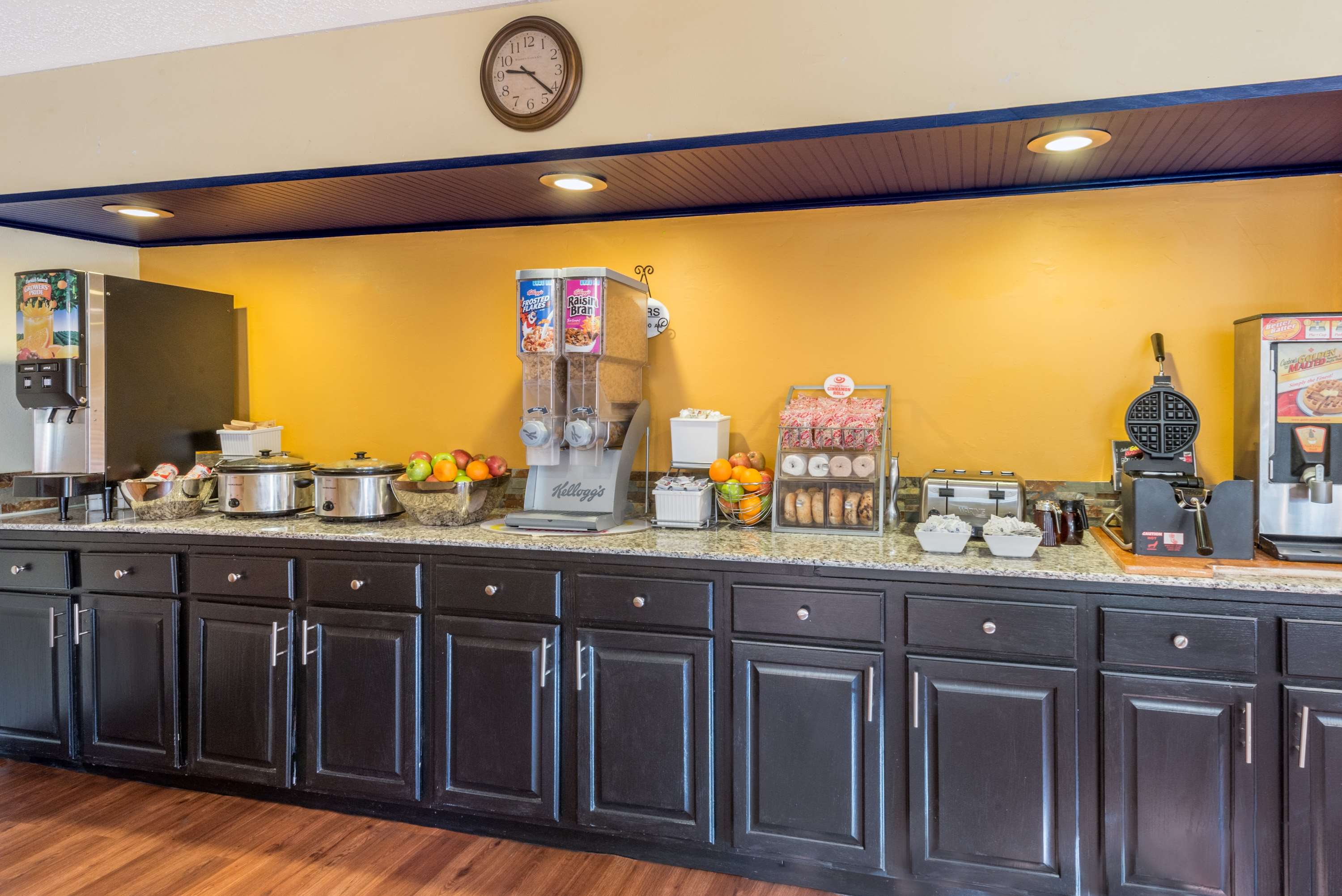 Super 8 by Wyndham Portsmouth