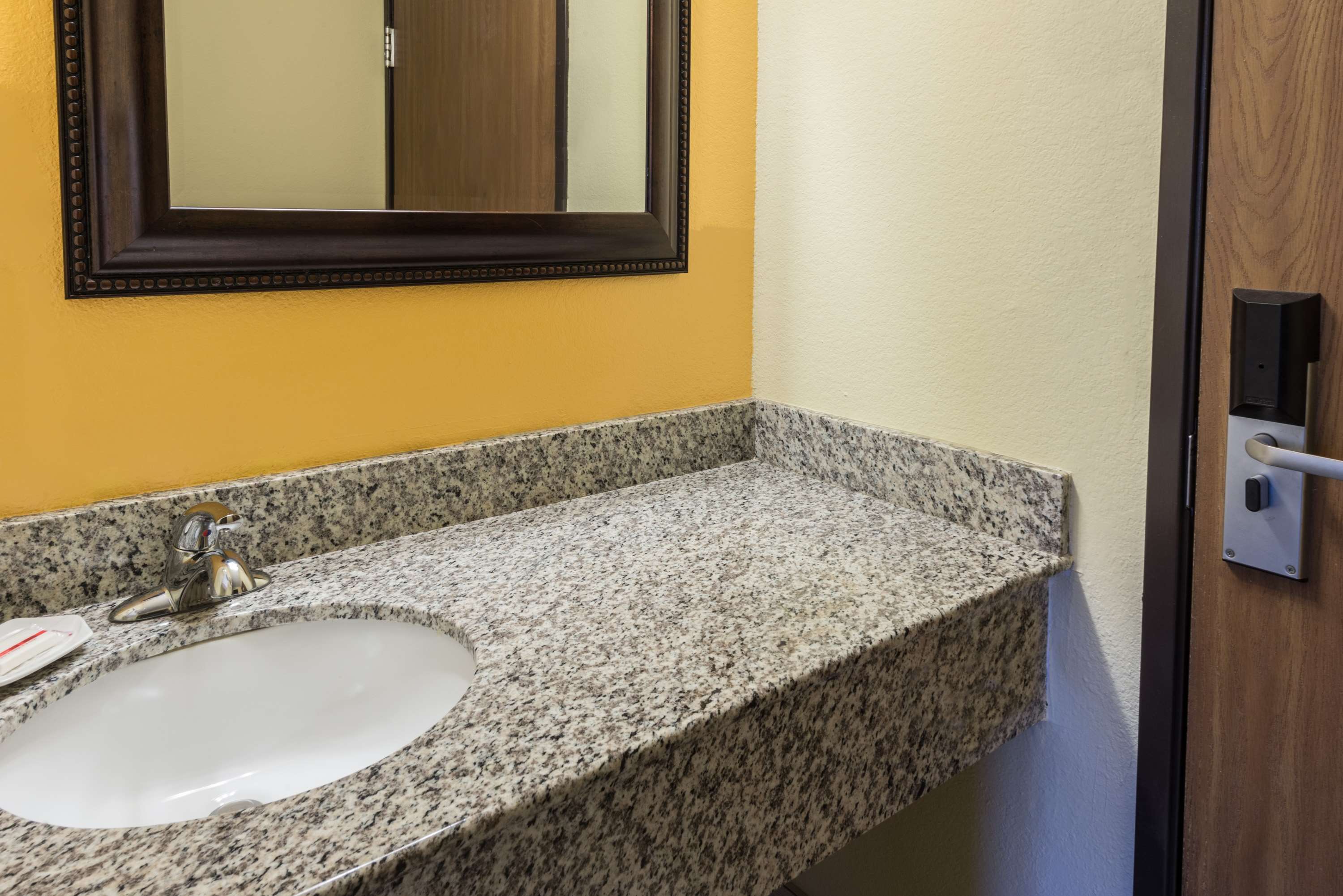 Super 8 by Wyndham Portsmouth