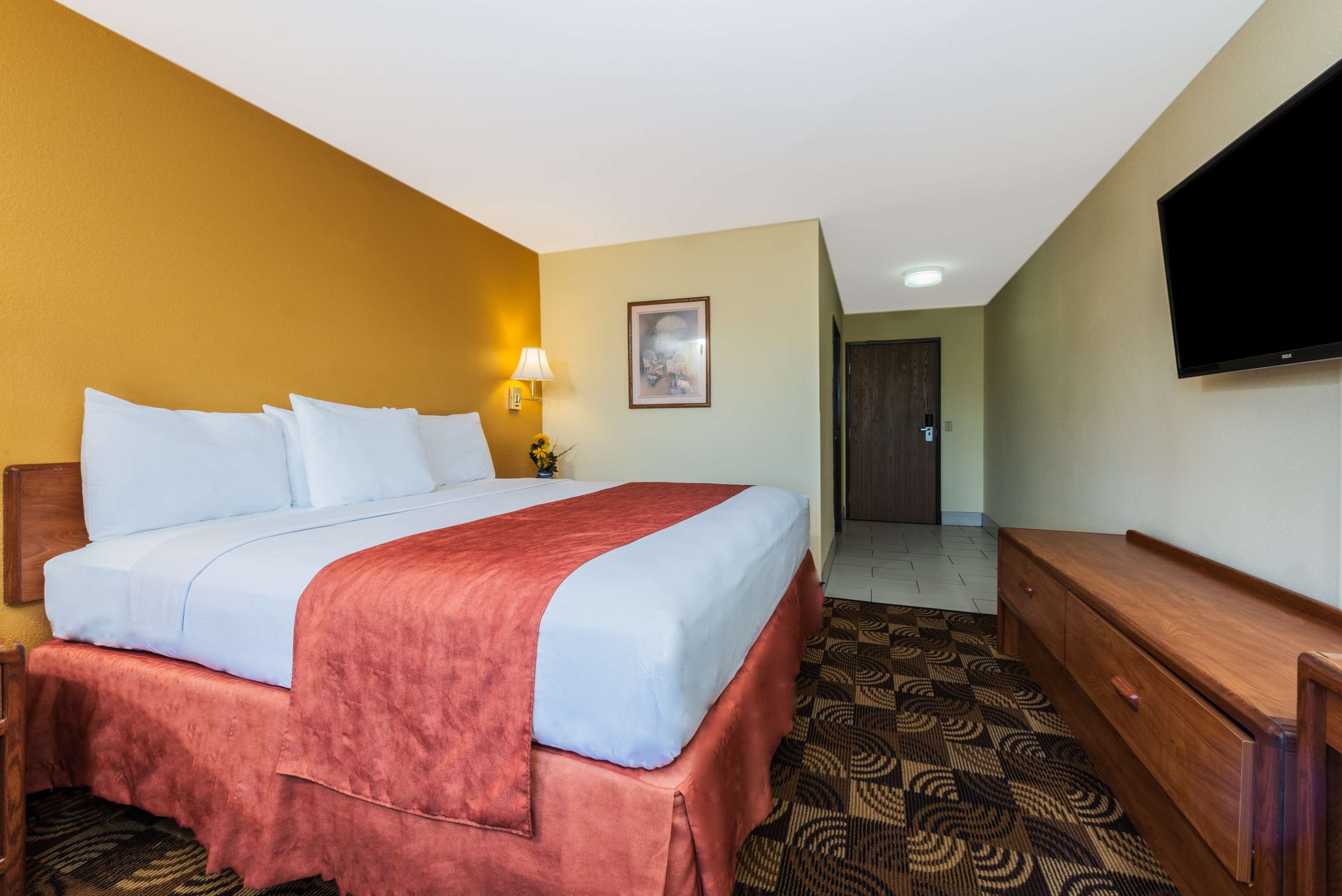 Super 8 by Wyndham Portsmouth