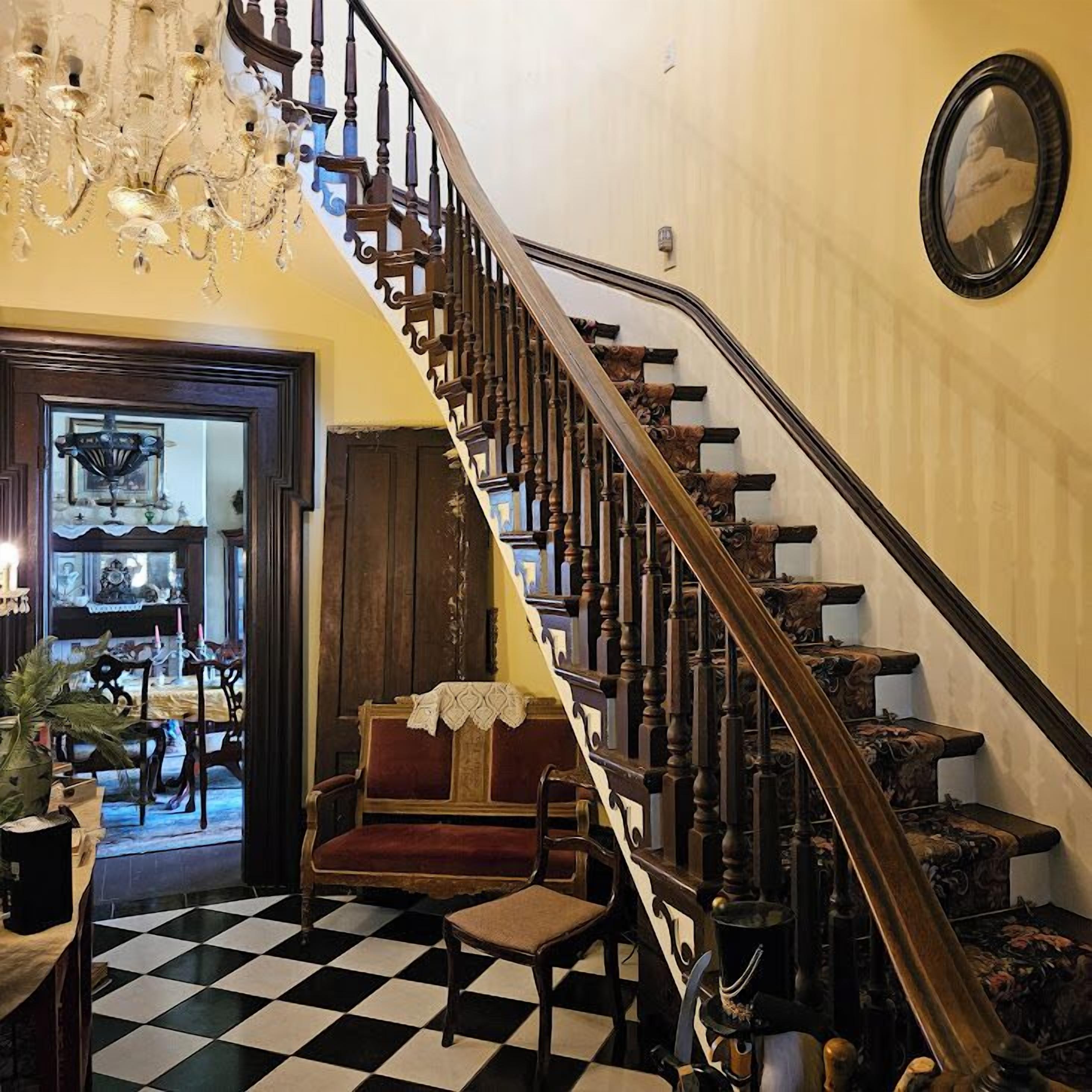 1873 Victorian Rose B & B