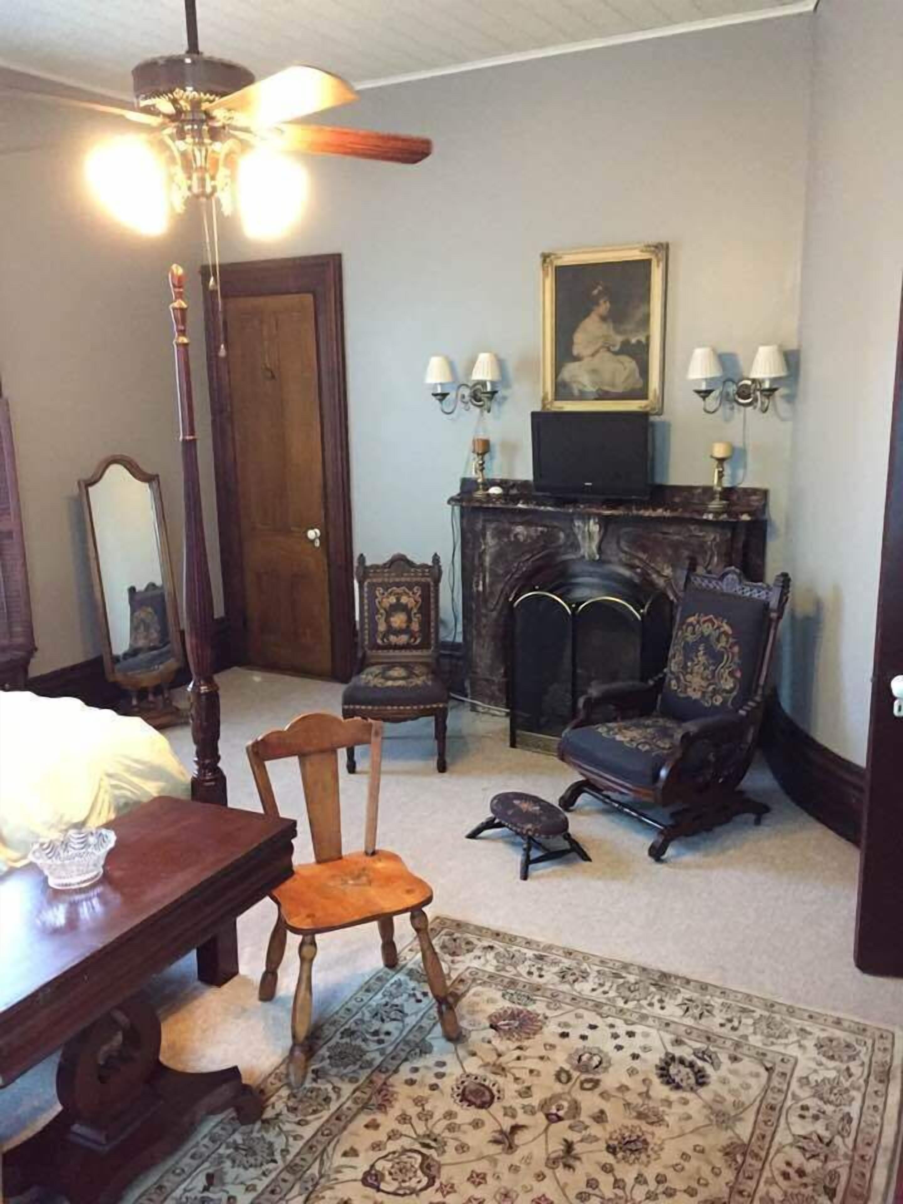 1873 Victorian Rose B & B