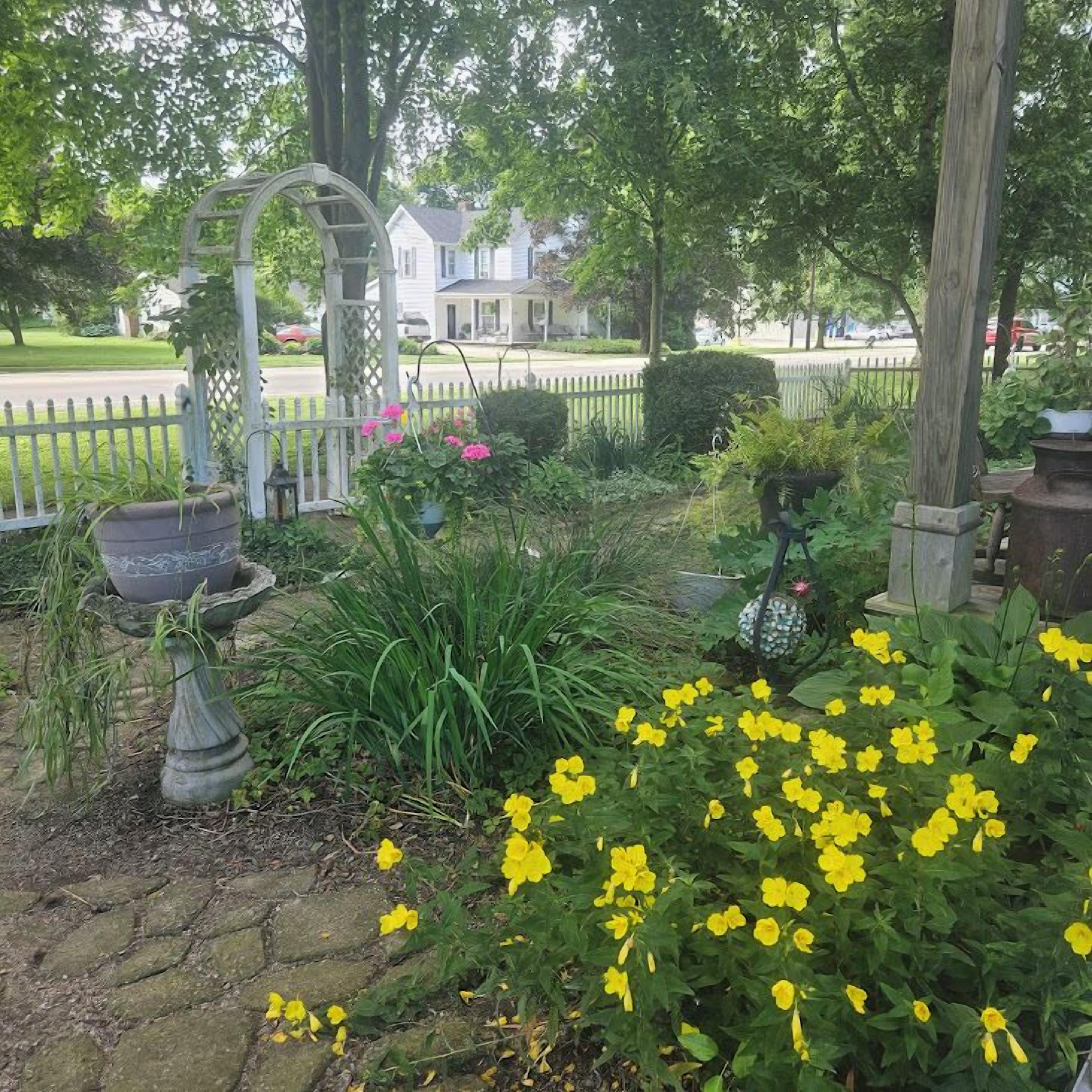 1873 Victorian Rose B & B