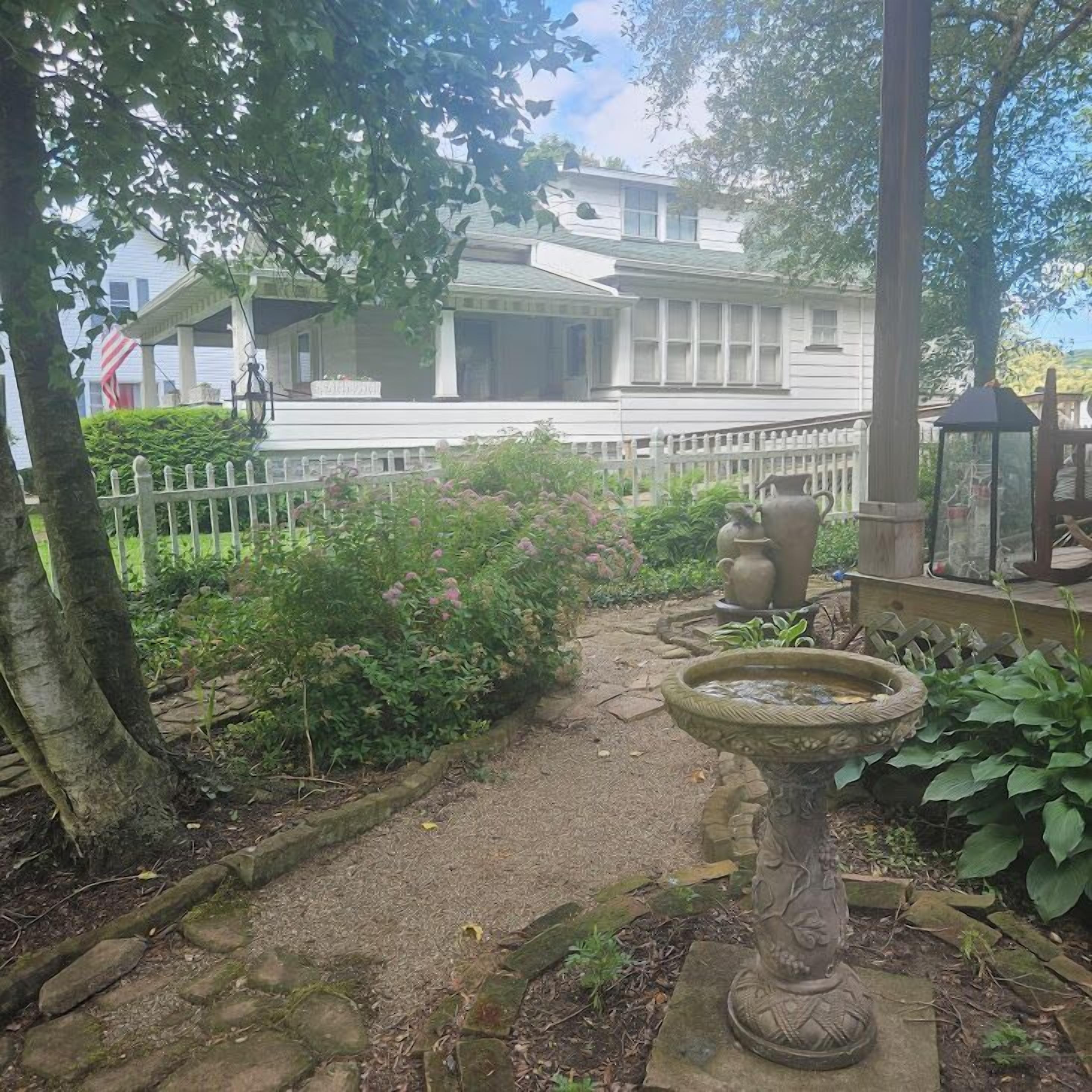 1873 Victorian Rose B & B