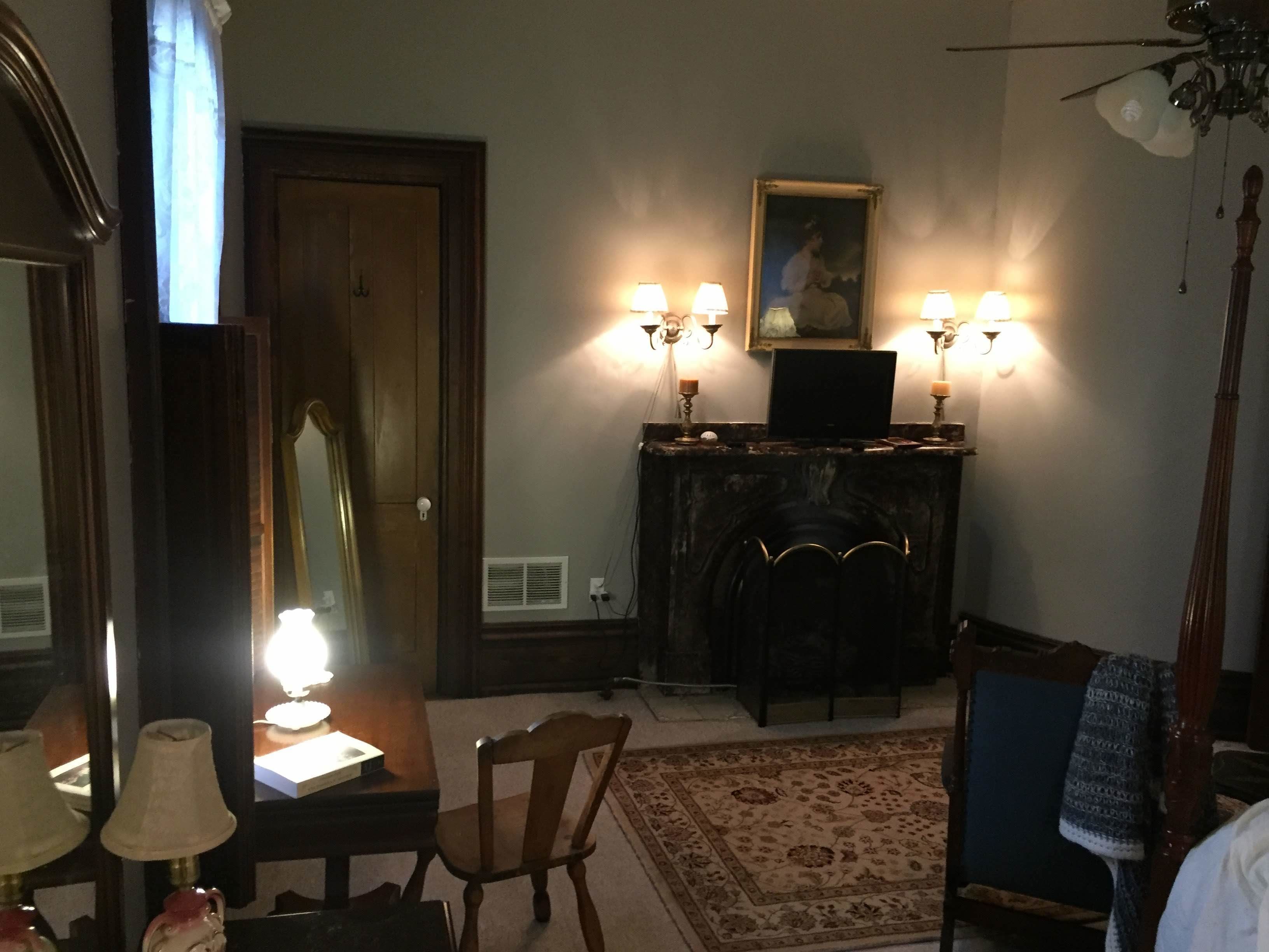 1873 Victorian Rose B & B