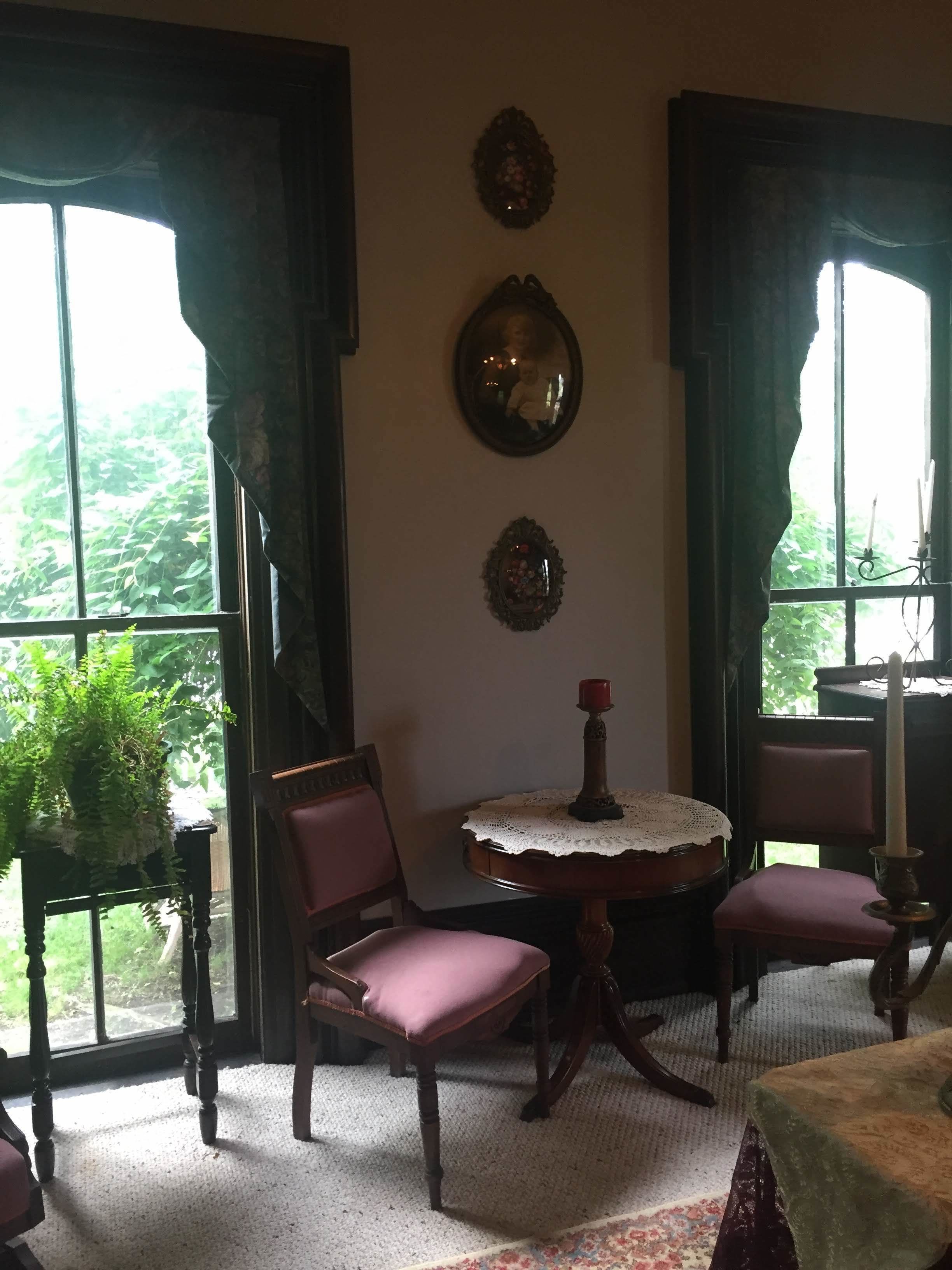 1873 Victorian Rose B & B