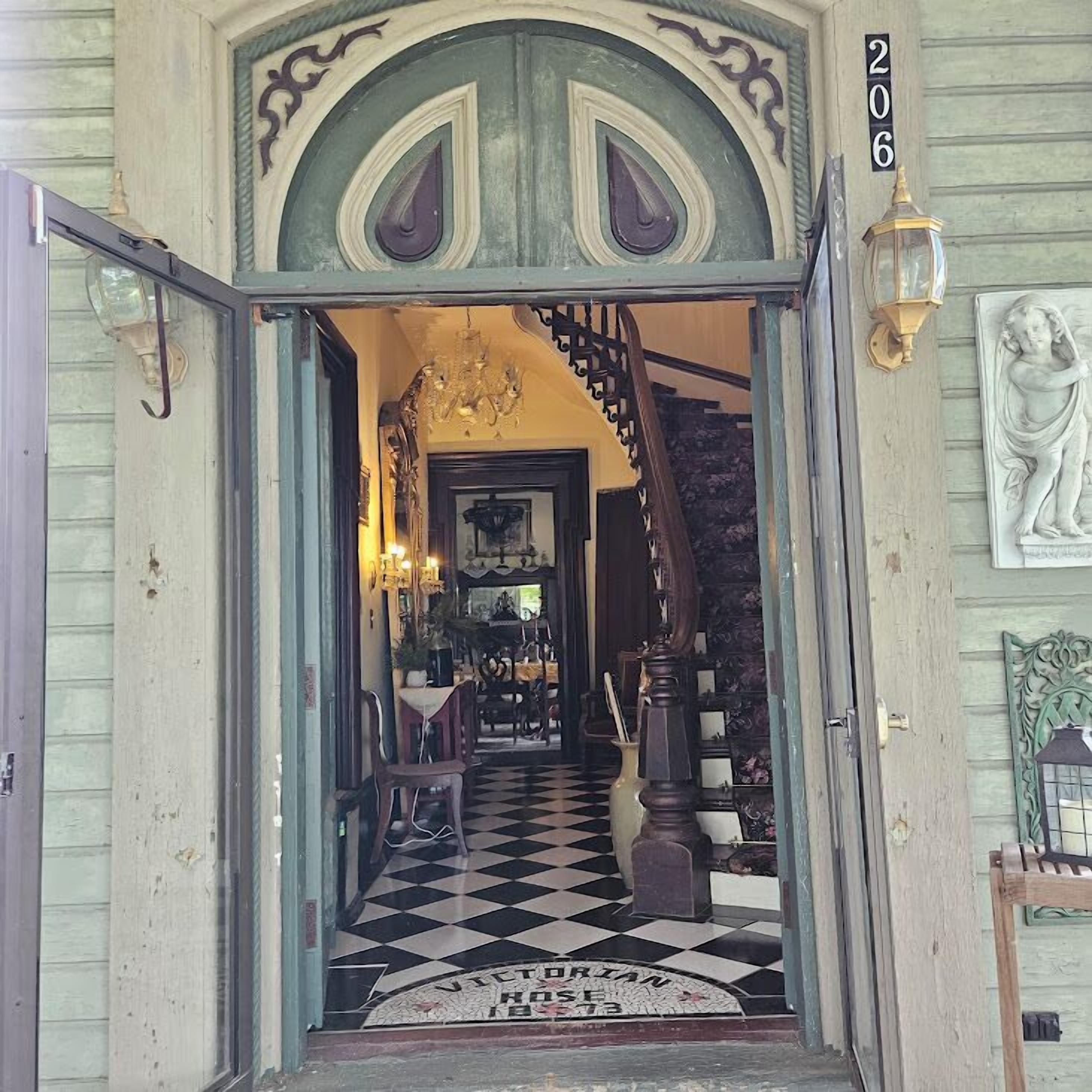 1873 Victorian Rose B & B