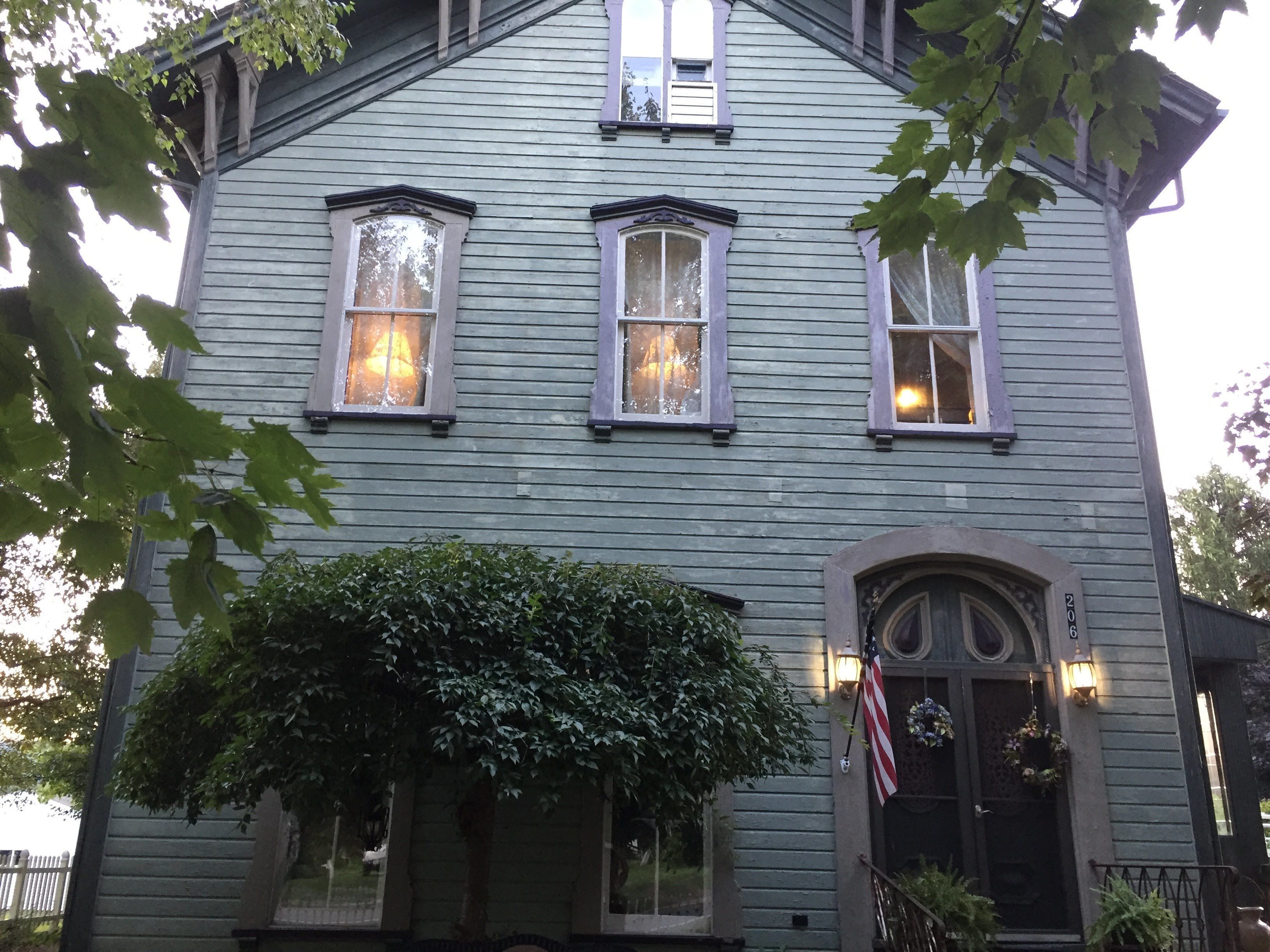 1873 Victorian Rose B & B