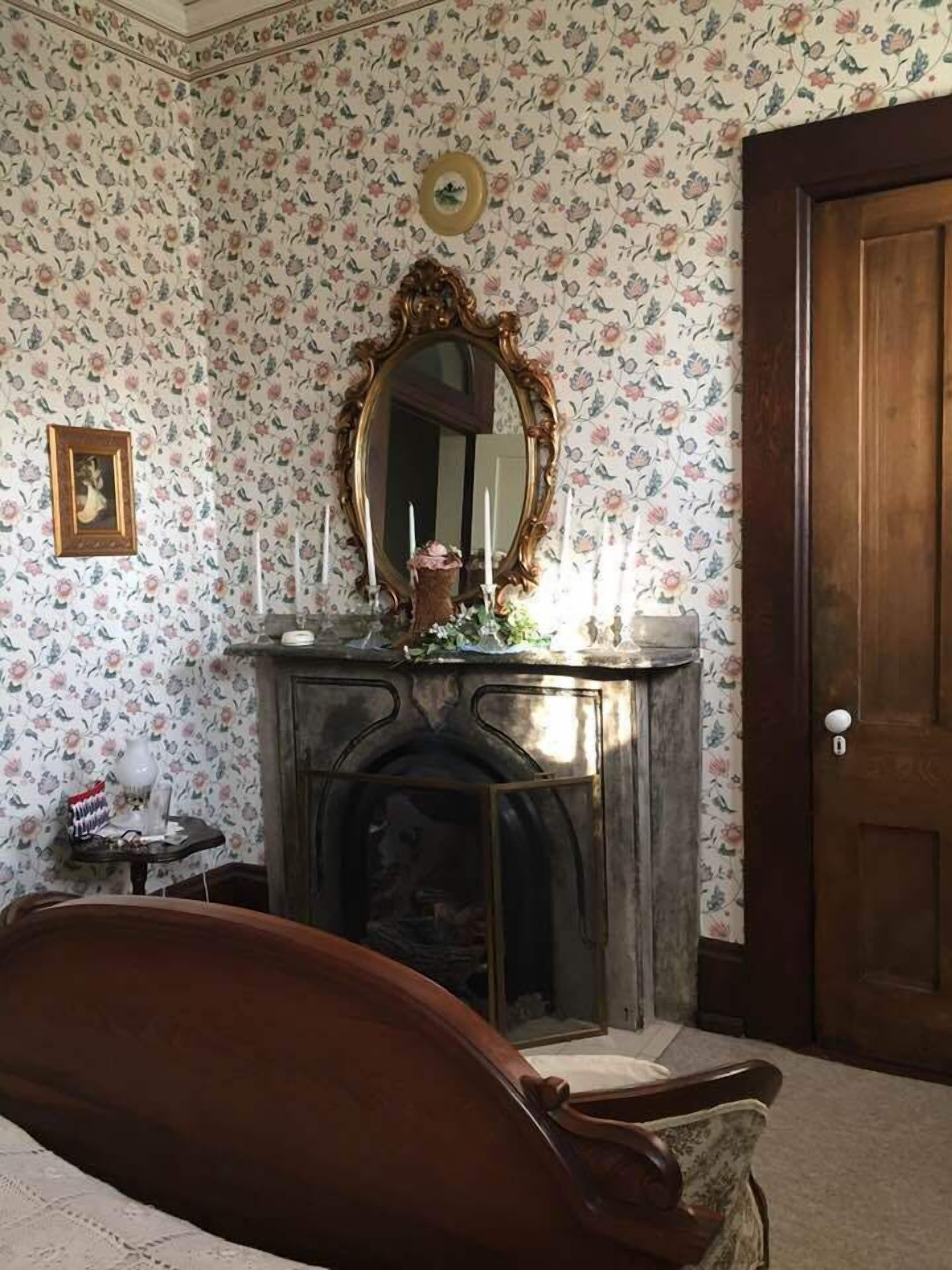 1873 Victorian Rose B & B