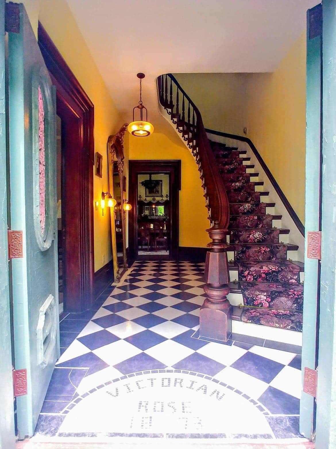 1873 Victorian Rose B & B