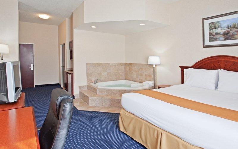 Holiday Inn Express Hotel & Suites Cleveland-Richfield
