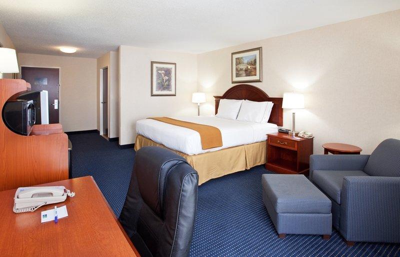 Holiday Inn Express Hotel & Suites Cleveland-Richfield