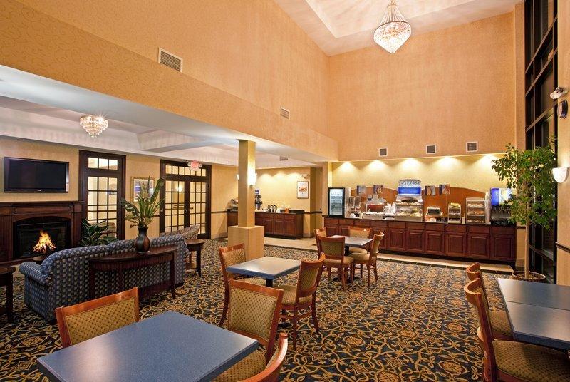 Holiday Inn Express Hotel & Suites Cleveland-Richfield