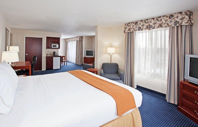 Holiday Inn Express Hotel & Suites Cleveland-Richfield